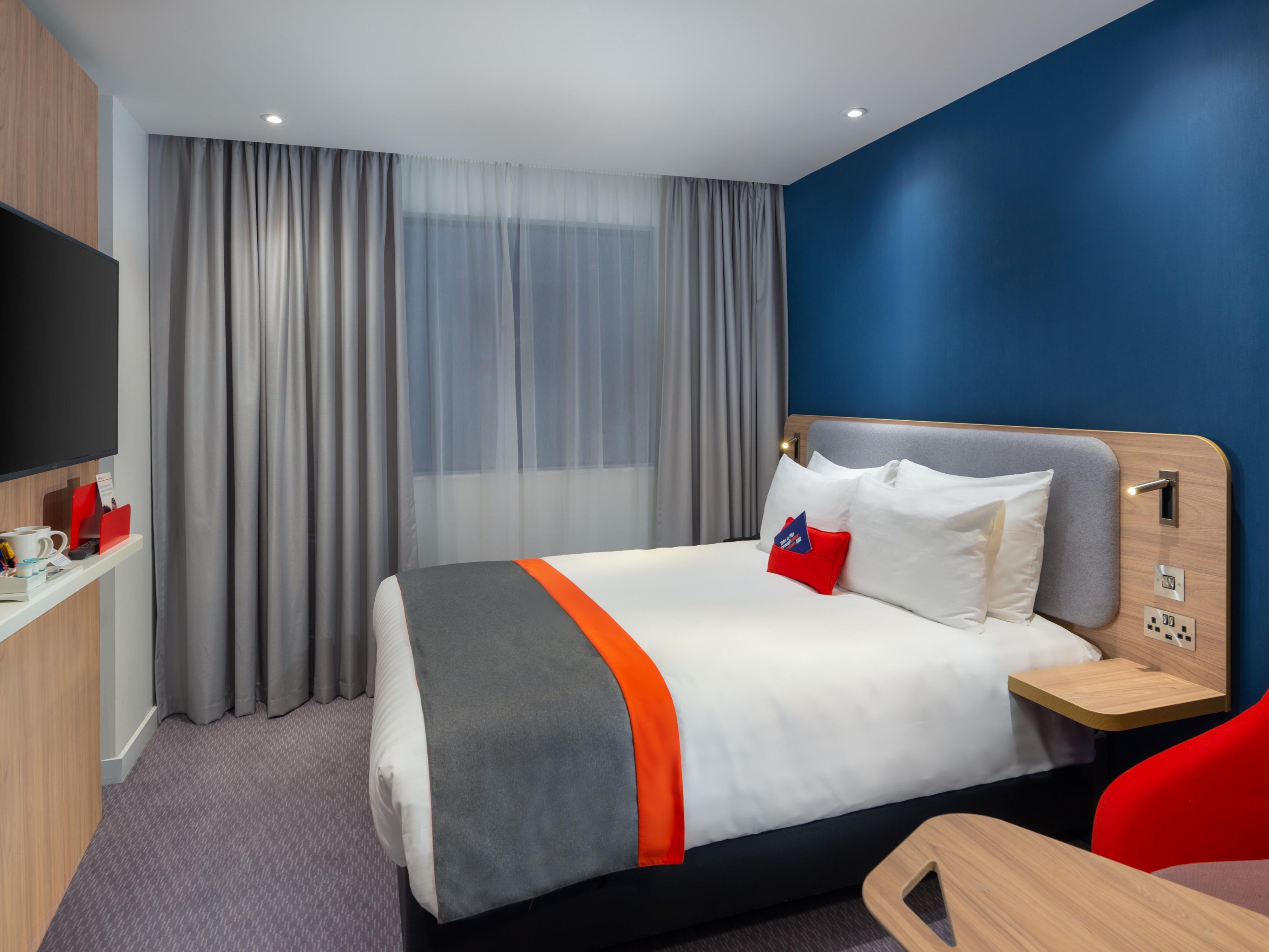 Heathrow Airport Terminal 4 Hotel | Holiday Inn Express London Heathrow T4