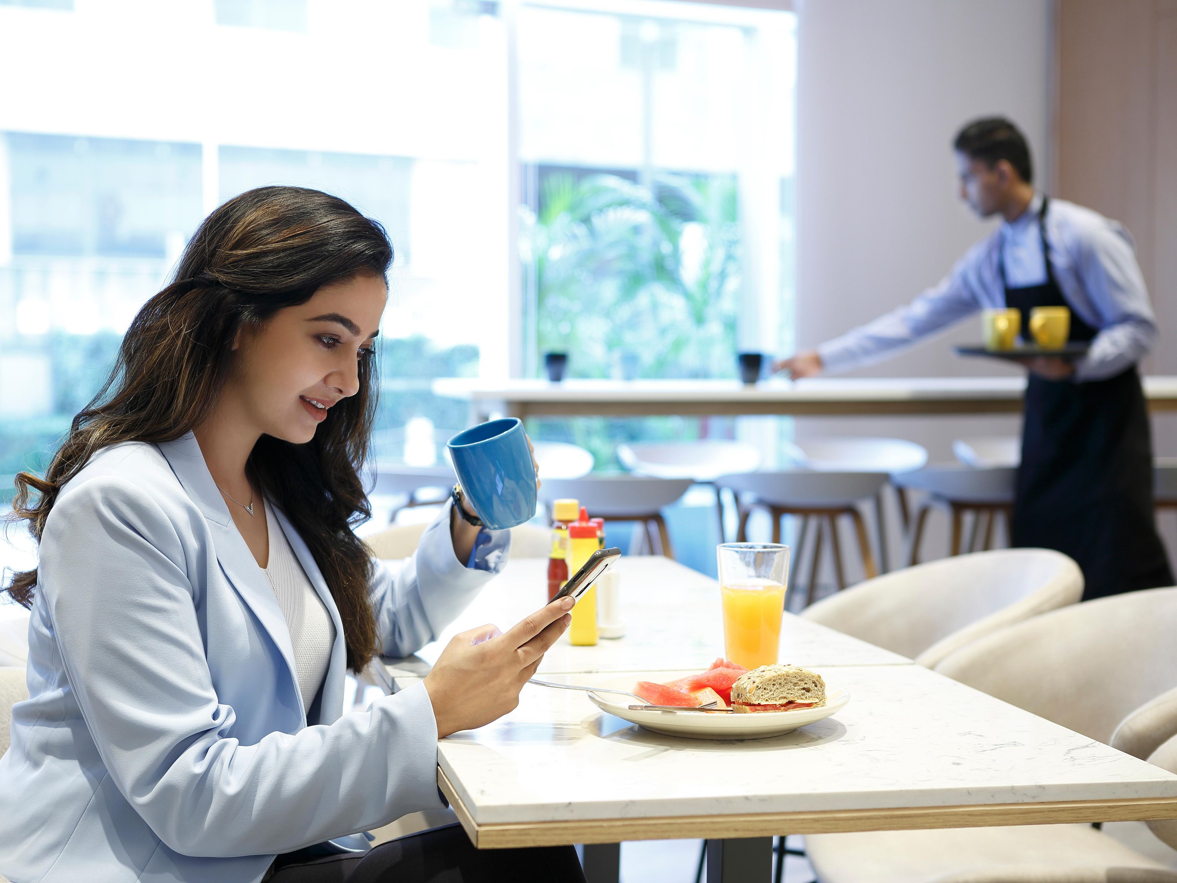 Complimentary breakfast with the Express Start or Grab & Go. Recharge throughout the day with our refreshing all
-day snack menu at The Express Cafe which is our all-day dining restaurant or you may order your choice of food from our 24-hour room service menu through the in-room dining. 