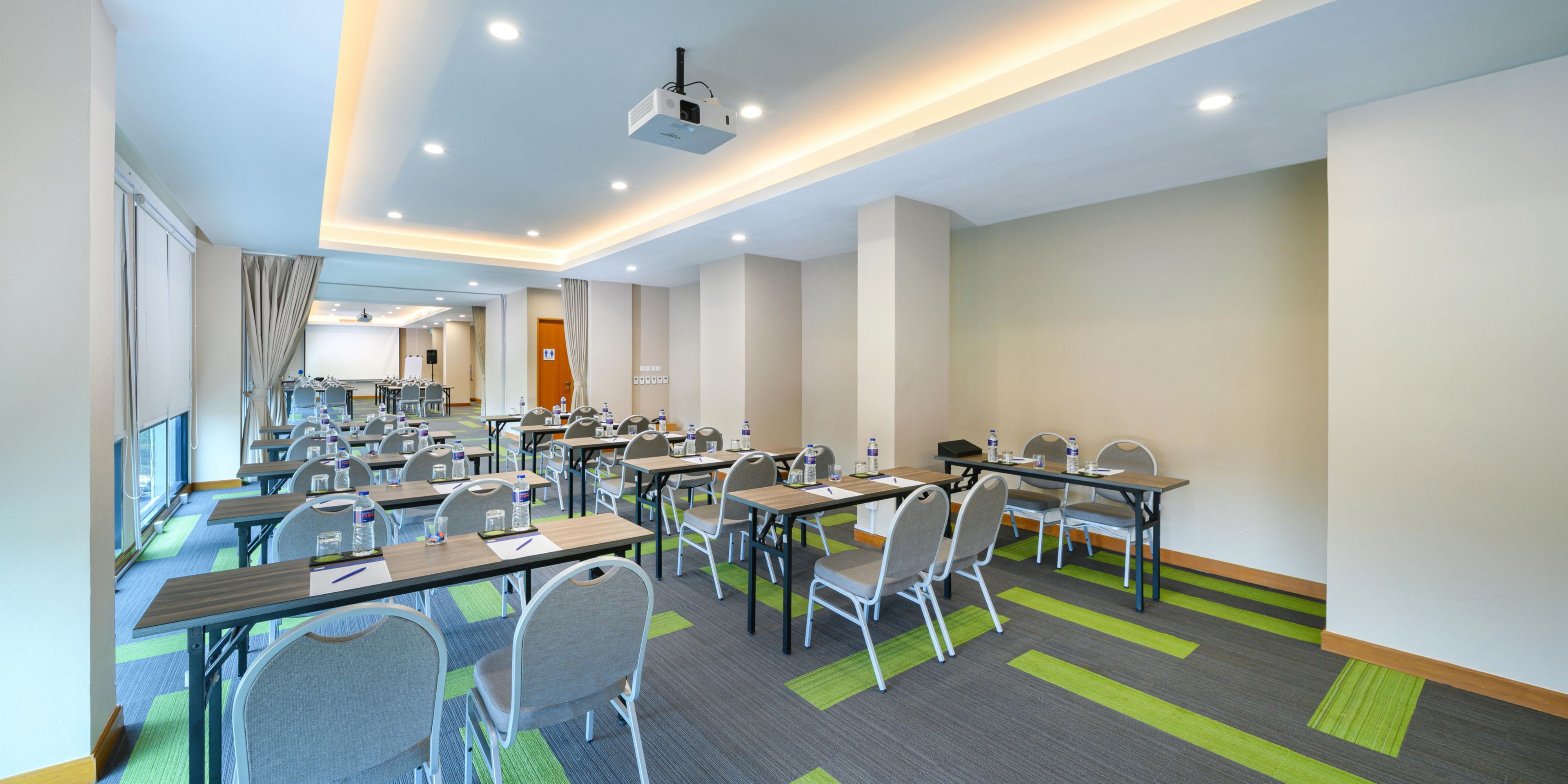 We can host your small meetings & banquets according to your needs. Holiday Inn Express Jakarta Matraman has one meeting room located on first floor with 45 sqm size and could accommodate up to 140 pax in theatre styles.