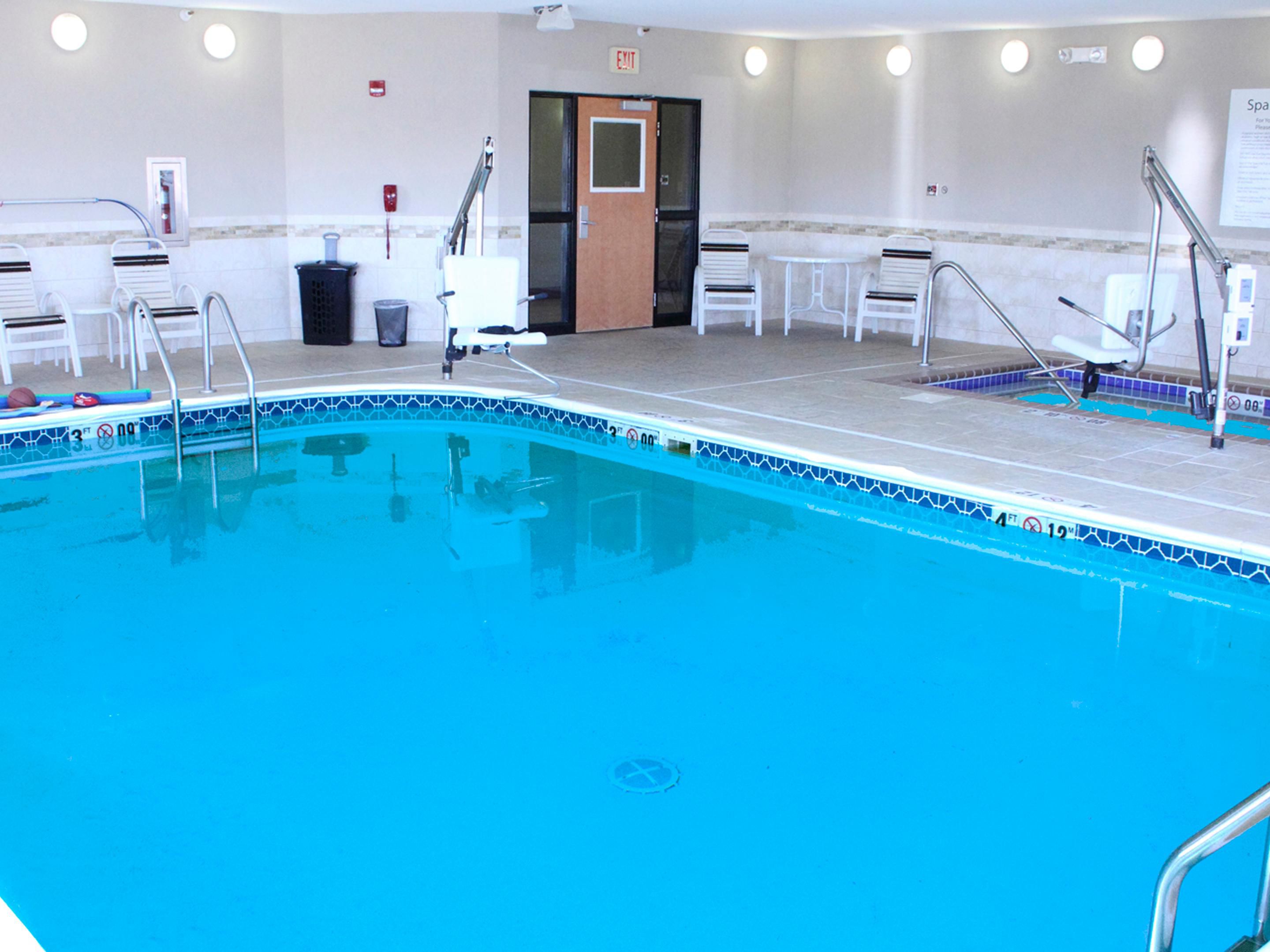 Swimming Pool  - Holiday Inn Express Jamestown