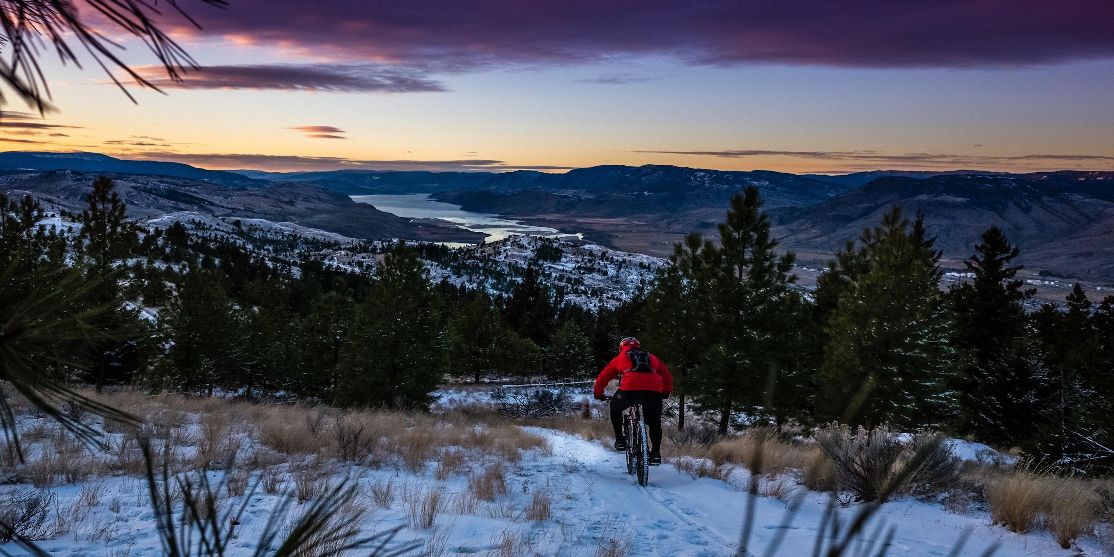Discover Kamloops effortlessly from our hotel—conveniently located right off the highway, mere steps from Cascades Casino and Aberdeen Mall. Enjoy quick access to renowned attractions such as Sun Peaks Ski Resort, Tobiano Golf Course, scenic hiking trails, and more!