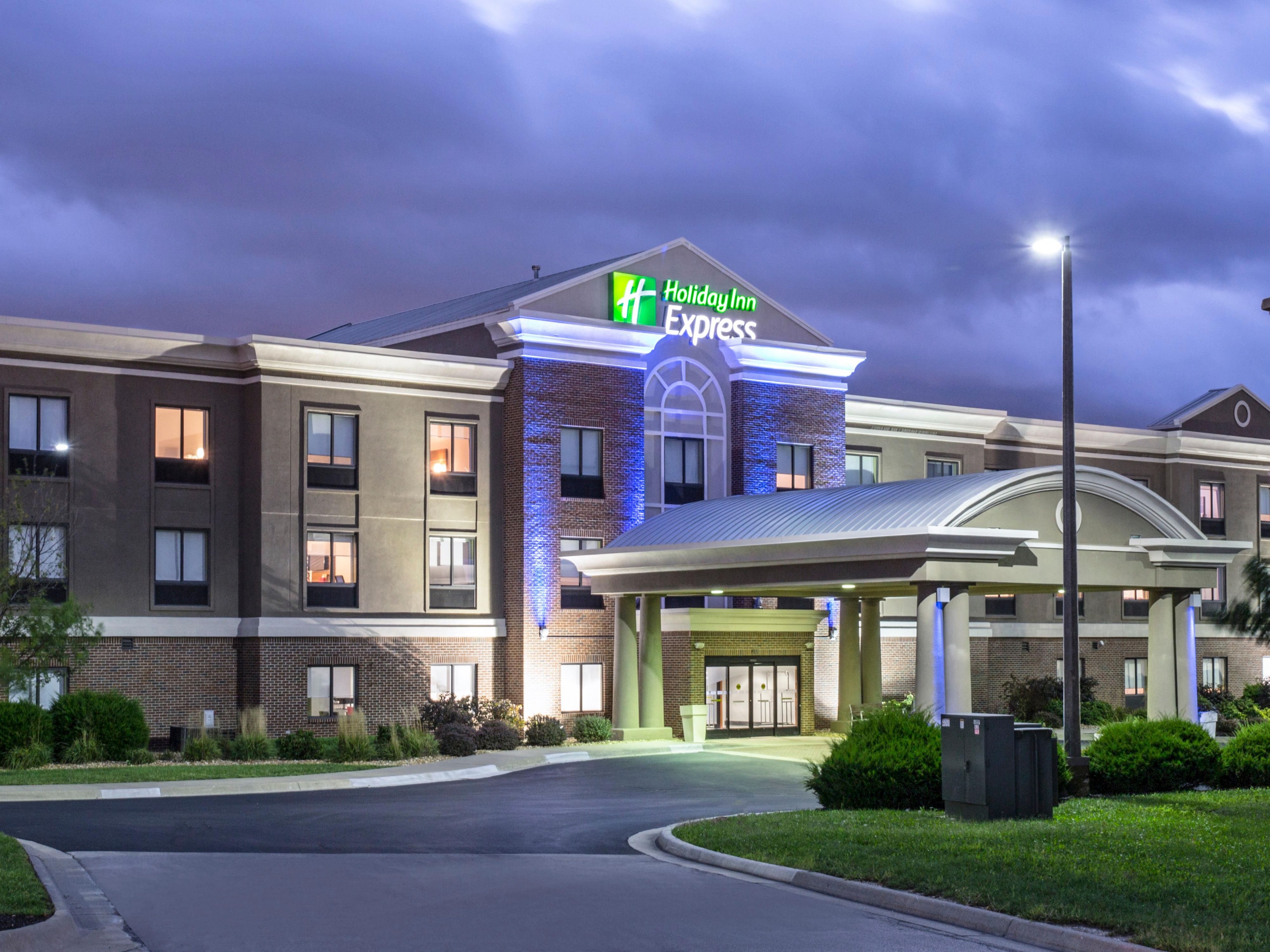 Eksterior Hotel (Malam)