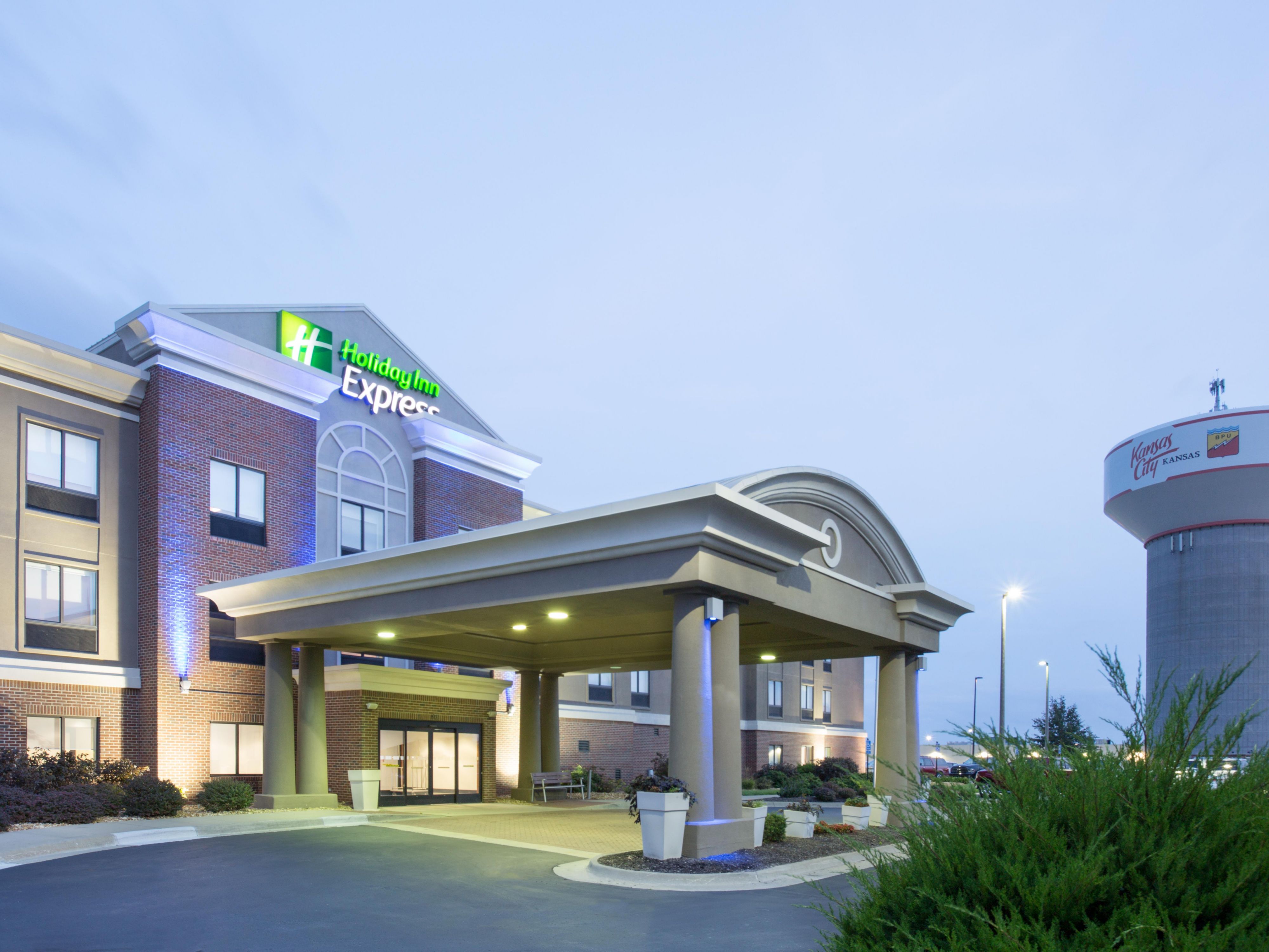 Budget Hotels in Lee's Summit, MO | Holiday Inn Express Lee's Summit