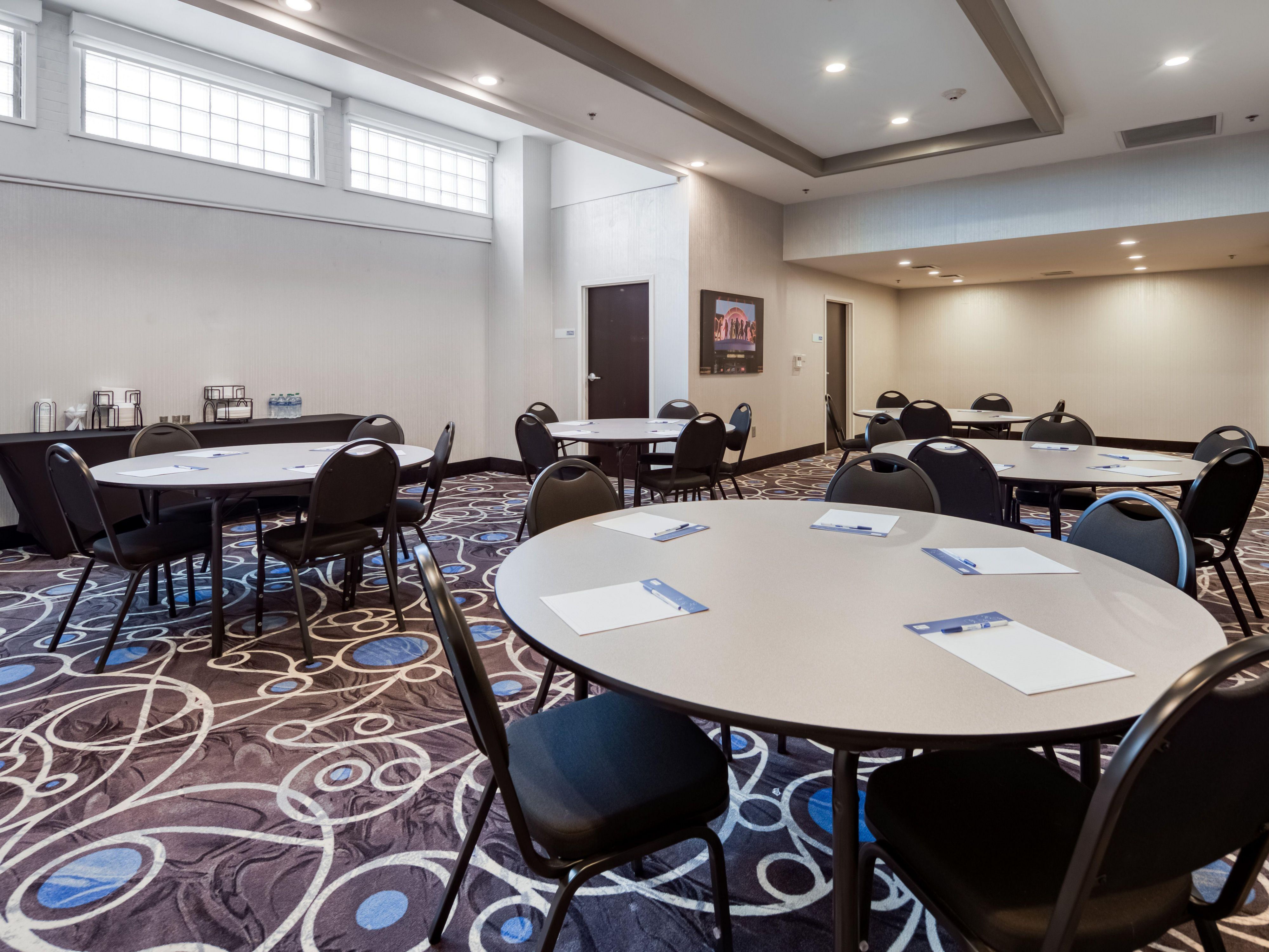 Elevate your next meeting in our 750-square-foot event space, centrally located in downtown Kansas City. Our venue offers audiovisual equipment and services, ensuring your presentations are seamless and impactful. Whether you're planning a banquet or a boardroom-style meeting, our flexible space can be adapted to suit your needs.