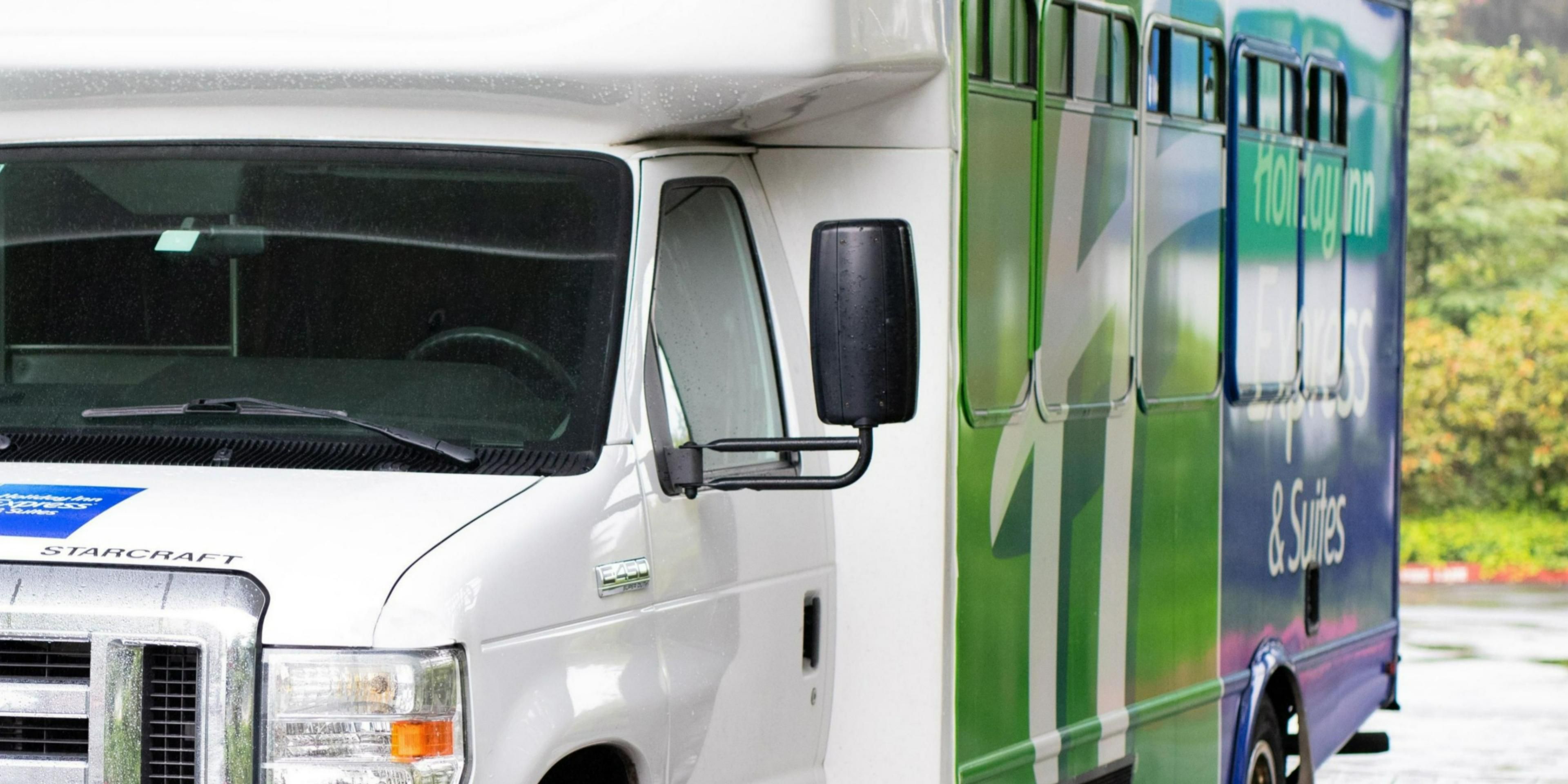 Utilize our complimentary shuttle when you arrive at Louis Armstrong International Airport.  Please call the hotel upon arrival at 504-443-9800 to schedule your pickup.  Drop offs from the hotel to the Airport are available as well. 