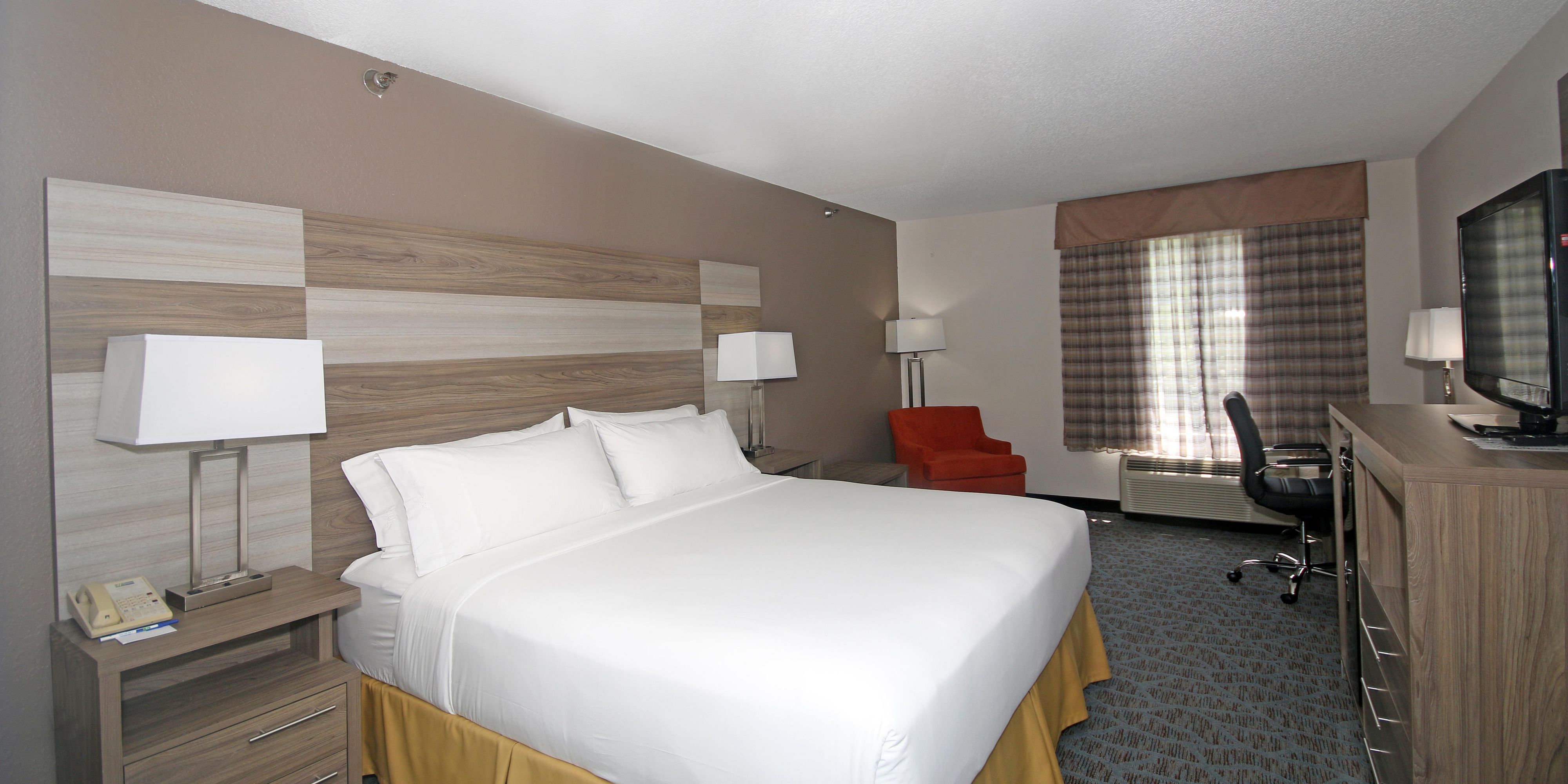 Rest easy and get a great night’s sleep with our Express Recharge, featuring Simmons mattresses, plush duvets and choice of firm or soft pillows.