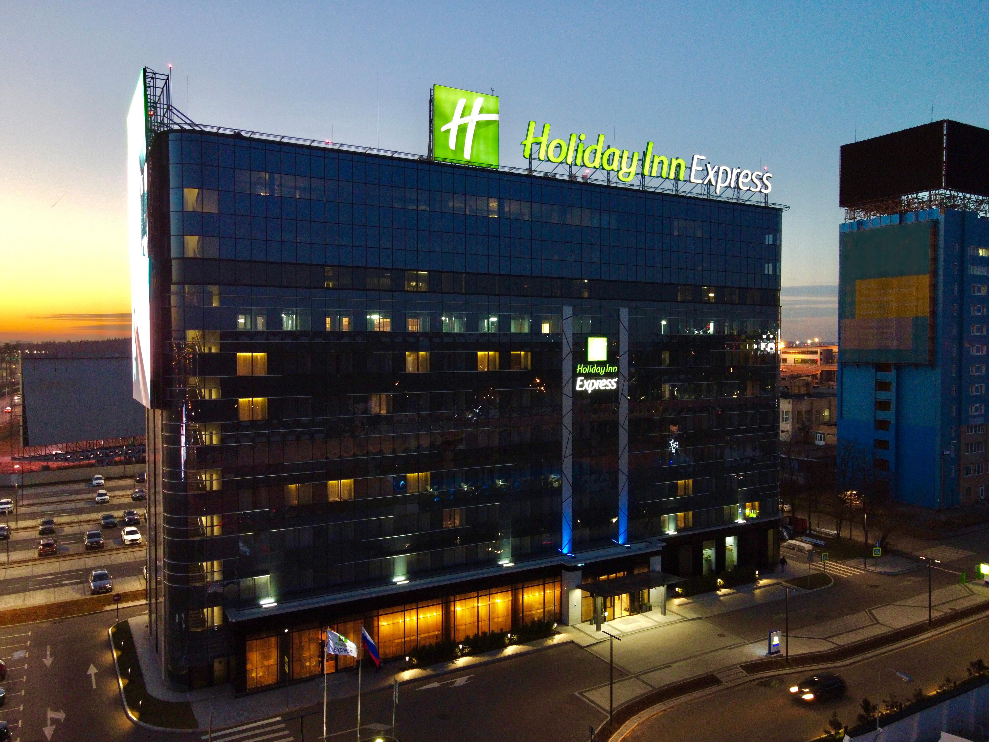 Holiday express moscow sheremetyevo. Холидей Шереметьево. Holiday Inn Шереметьево. Холидей ИНН Шереметьево. Holiday Inn Express Шереметьево.