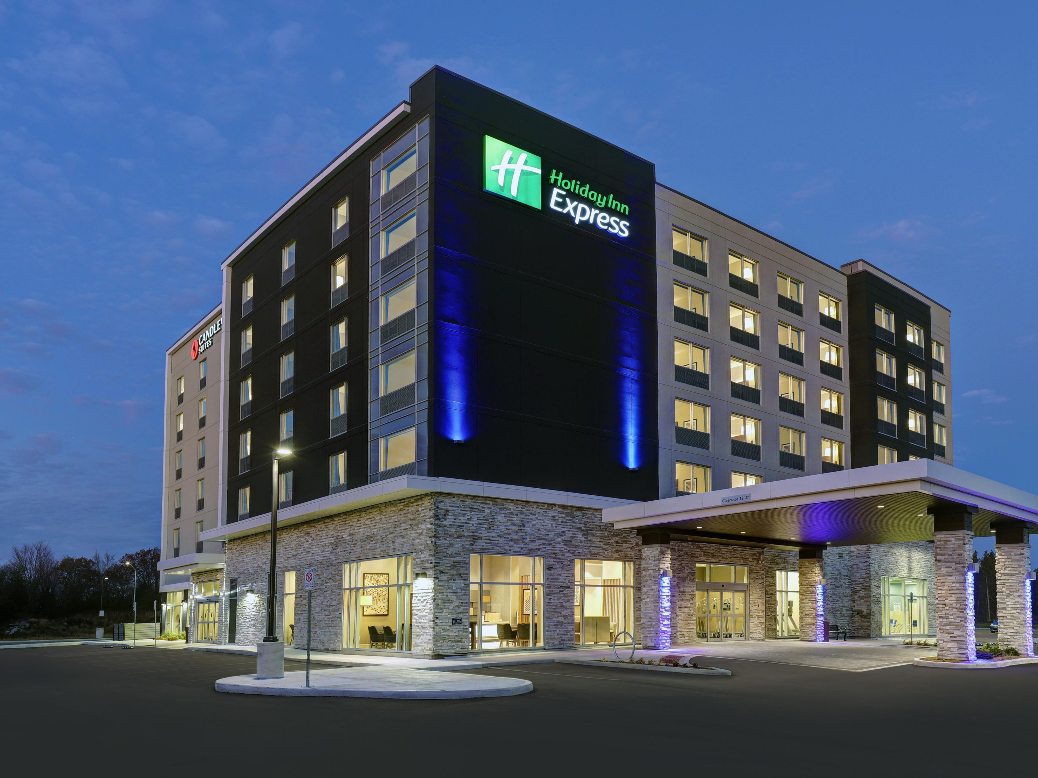 Holiday Inn Express Kingston West Kingston 1771