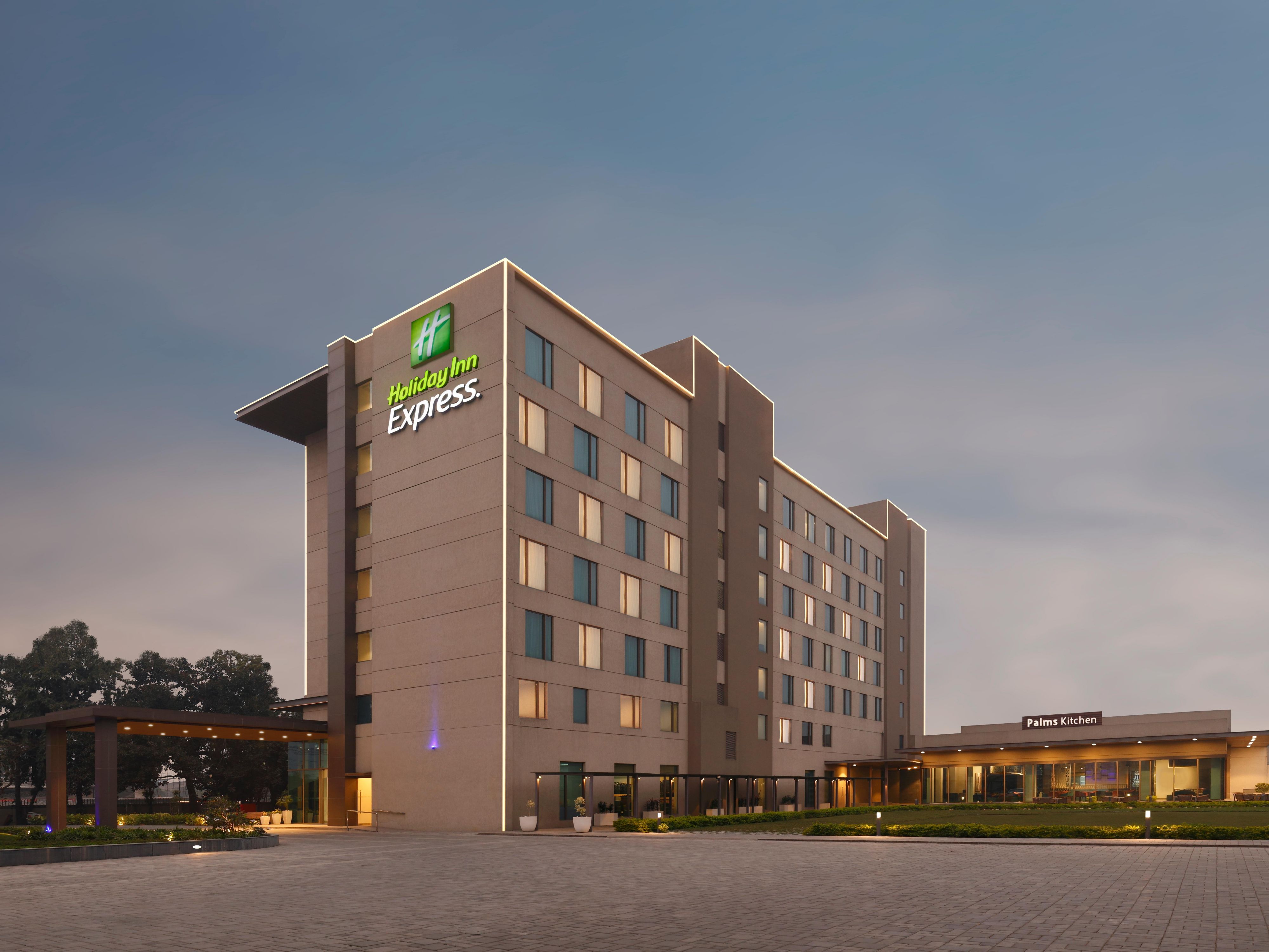 Holiday Inn Express Kolkata 6848848291 4x3