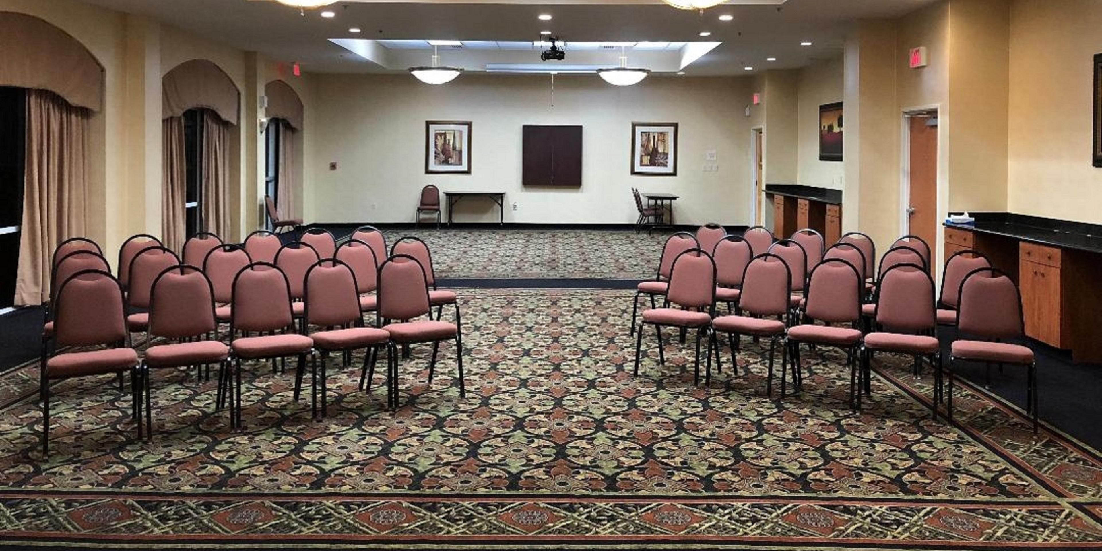 The Holiday Inn Express in La Plata has a beautiful and elegant banquet facility where you can have Corporate meetings, conferences or training events. Our team will partner with you to plan and execute functions that make your event as successful and comfortable as possible. There is ample complimentary parking and free Wi-Fi.