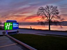 Holiday Inn Express Le Claire Riverfront-Davenport