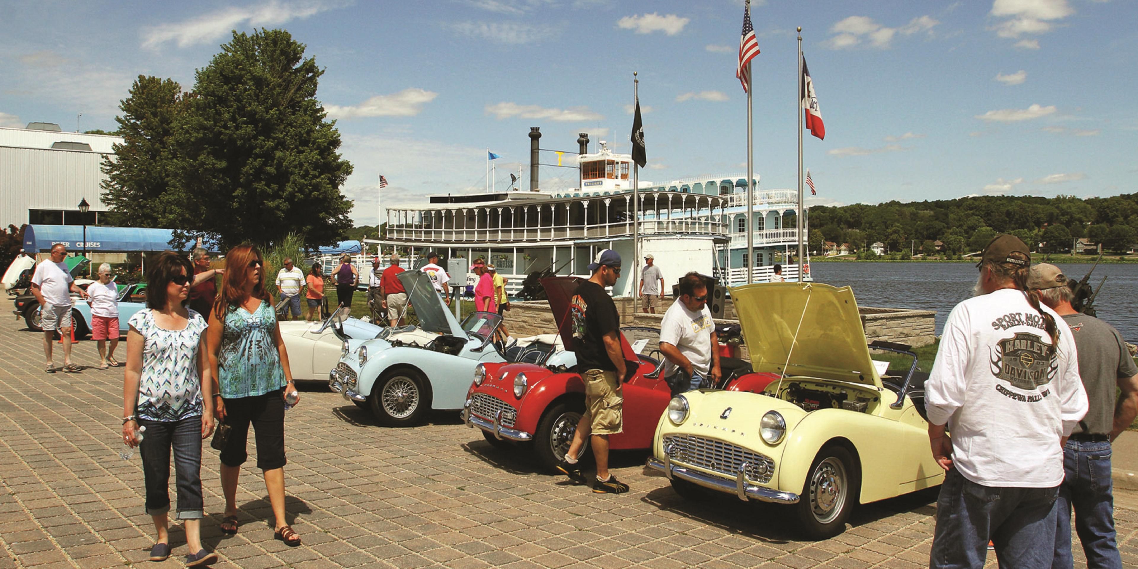 Affordable Le Claire, Iowa Hotels Holiday Inn Express Le Claire RiverfrontDavenport