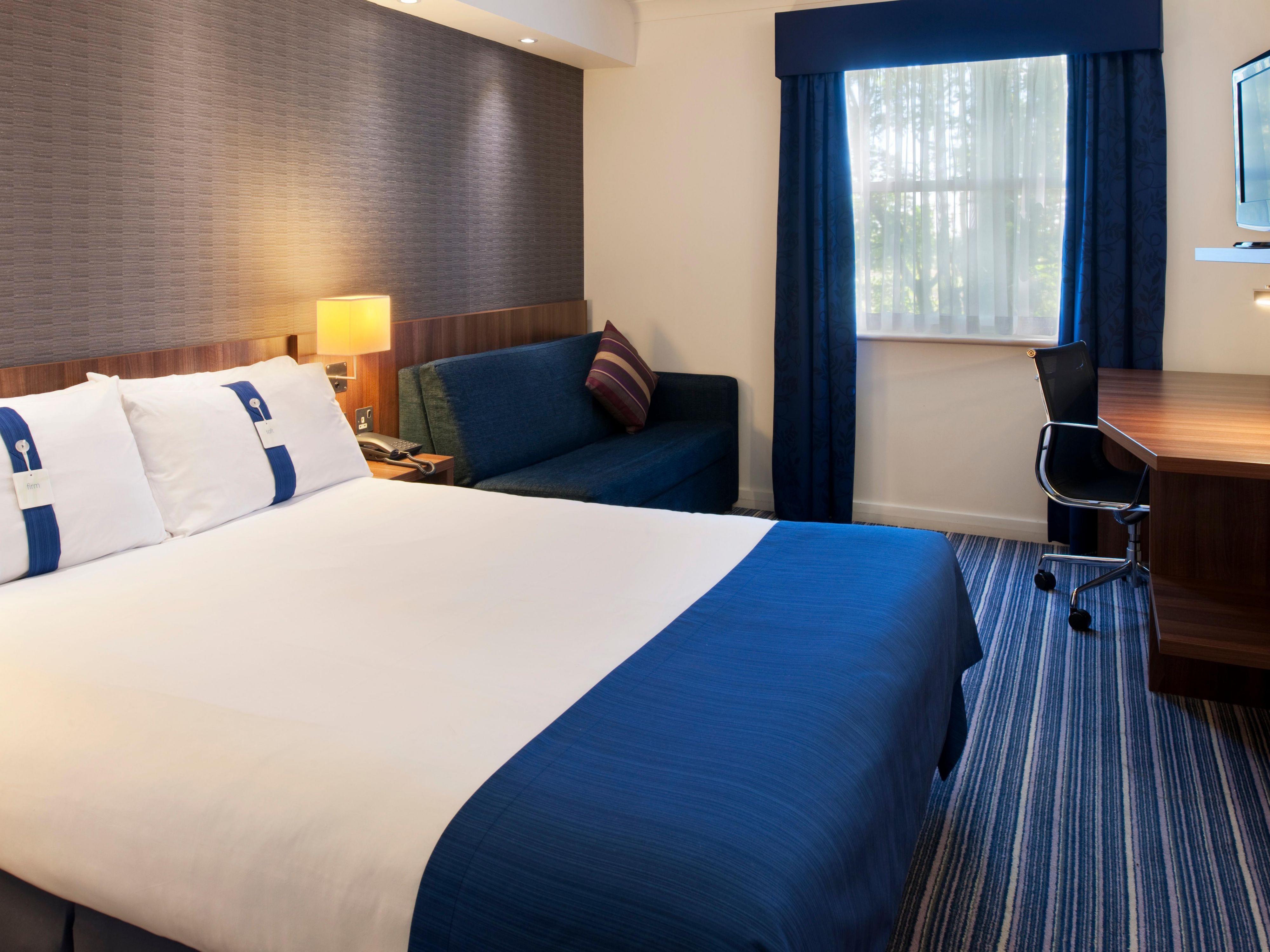 Holiday Inn Express Leeds-East Double Bed Guest Room