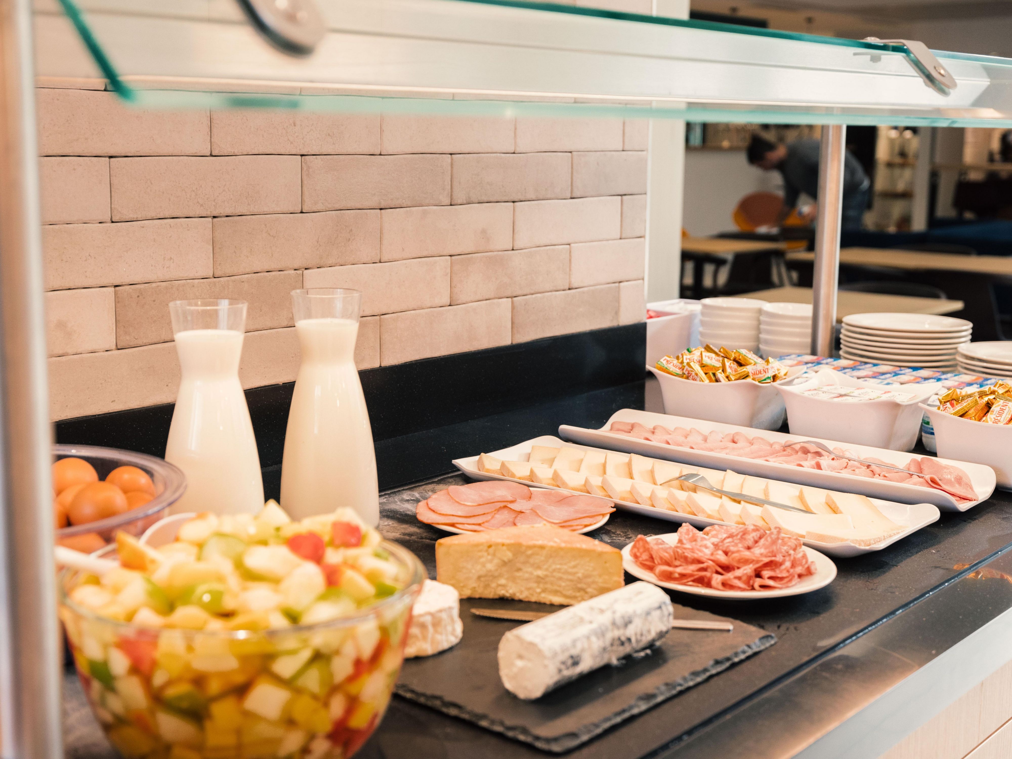 To start your day off right, don’t miss our buffet breakfast, it’s included! It will be served from 06.00 to 10.00am on weekdays and from 07.00 to 10.30 am Saturdays and Sundays. You will find local specialties that you should try like the famous Maroilles cheese or the traditional baguette. We also propose hot items like, scrambled eggs.