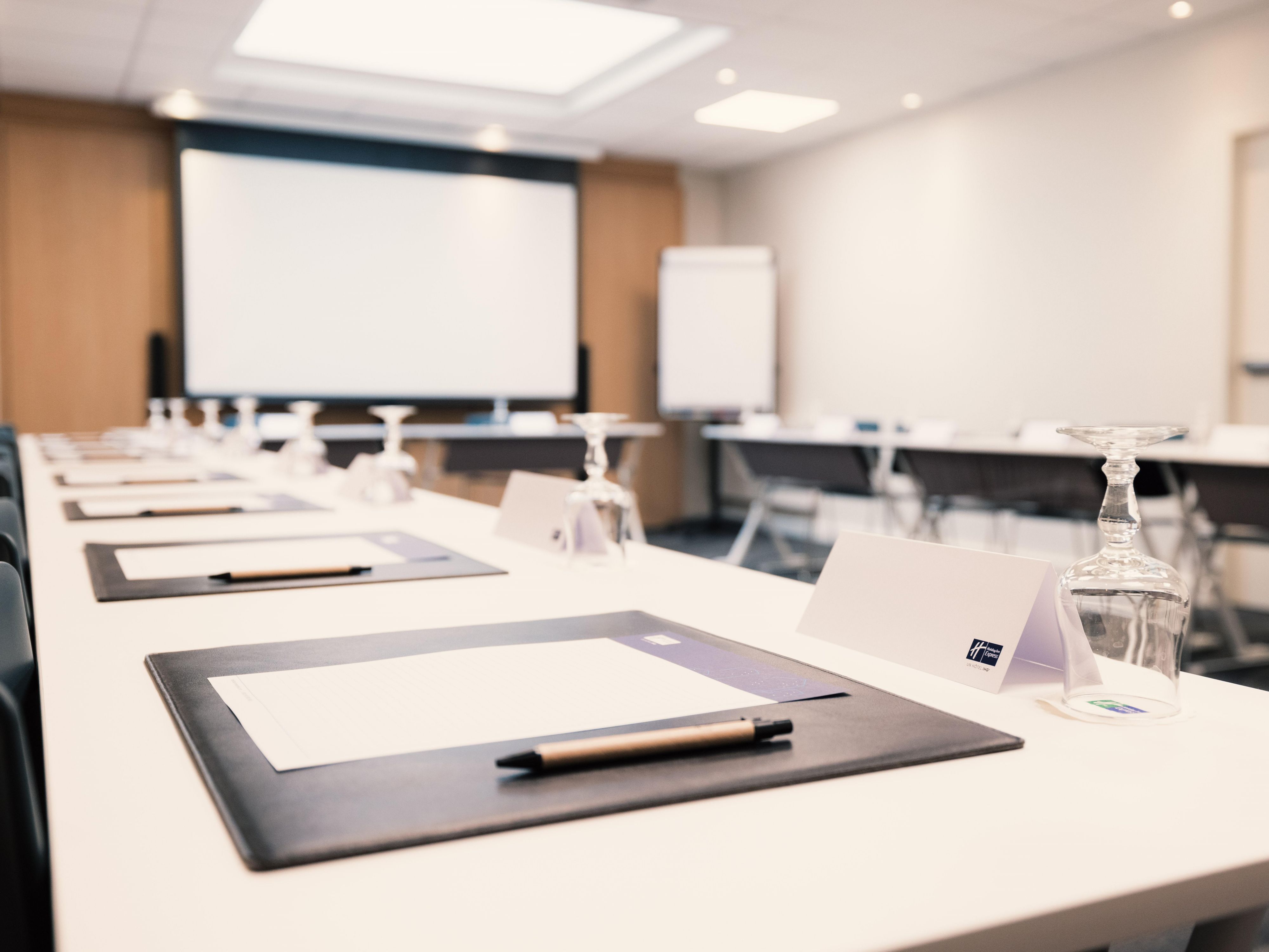 You need a place to chat, work or simply get together, we have a meeting room recently refurbished. For one hour or for the day, we will send you a proposal especially adapted to your needs. Our meeting room is equipped with a video projector, a large screen and a click share system to easily share your work with your colleagues.