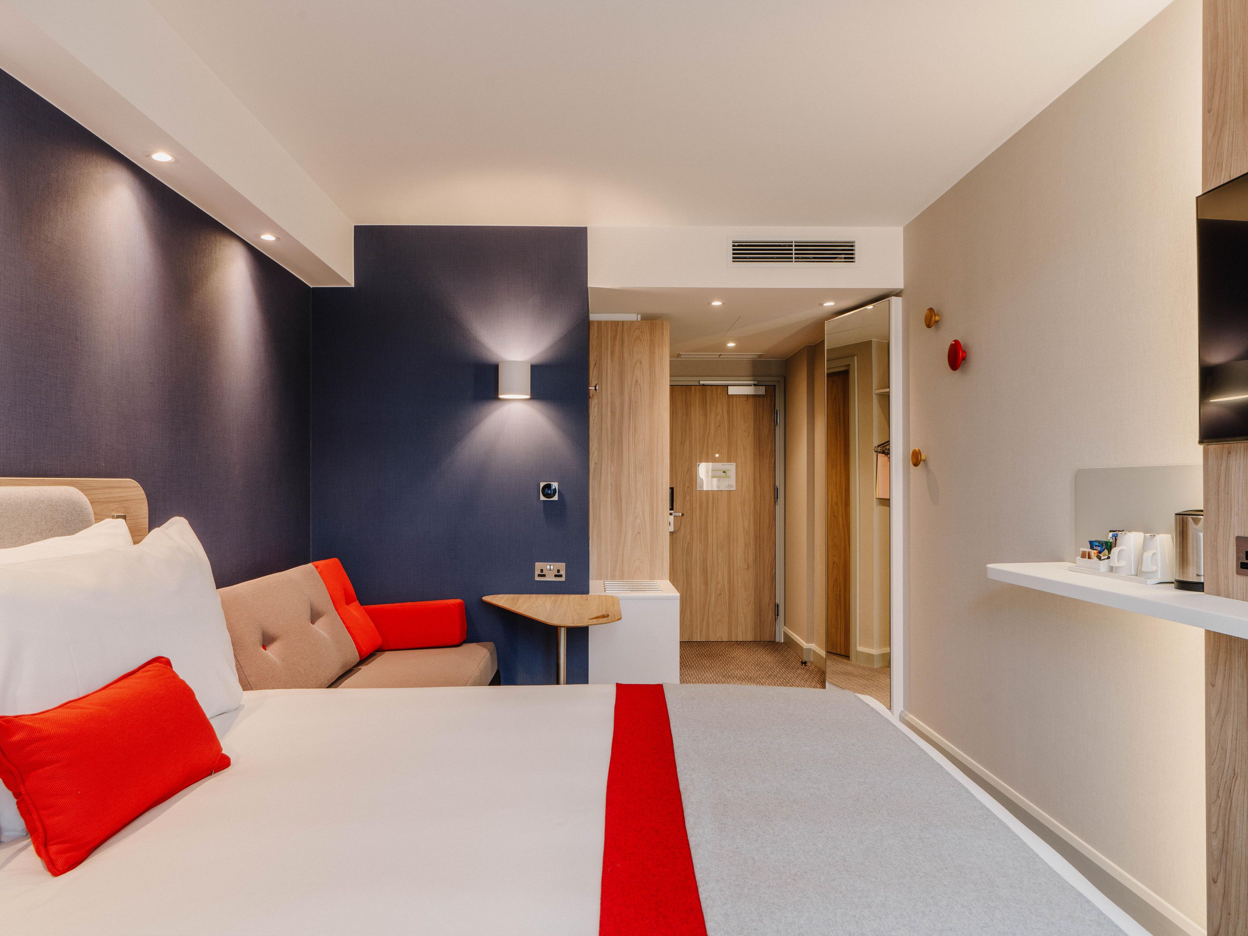 Holiday Inn Express Liverpool Central Queen Room with Sofa Bed