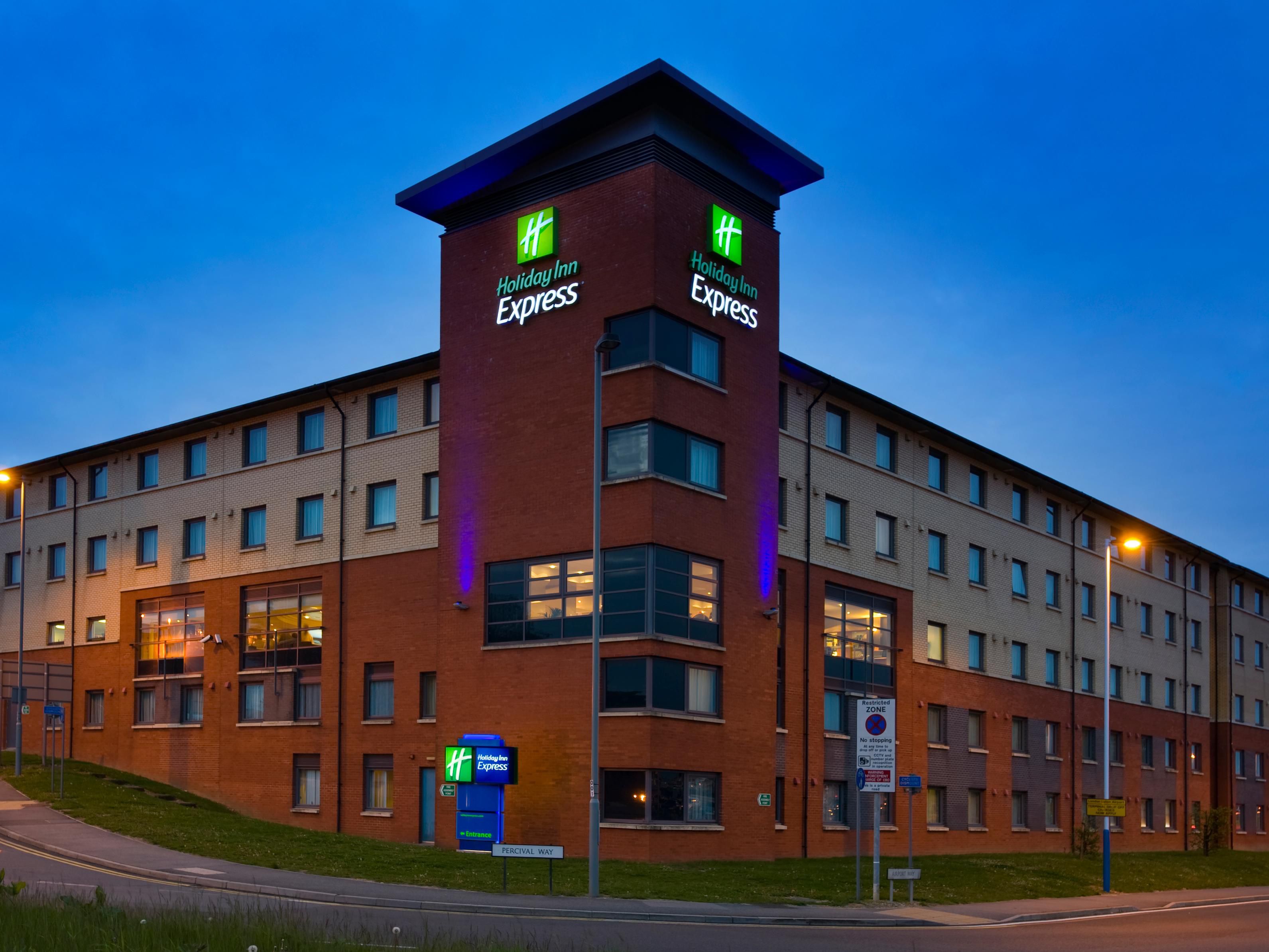 Holiday Inn Express Hotel London Luton Airport