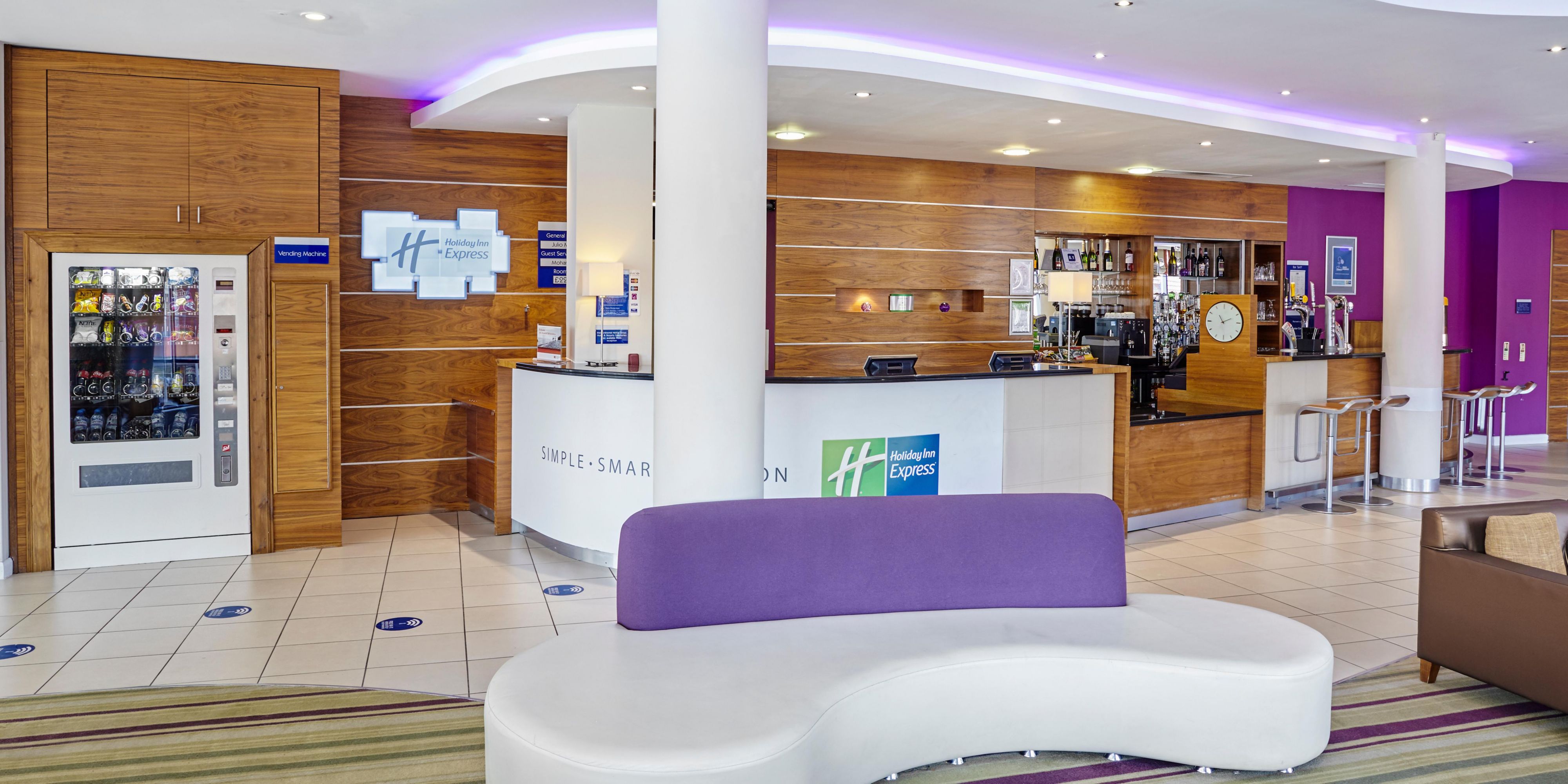 Holiday Inn Express Hotel London Newbury Park