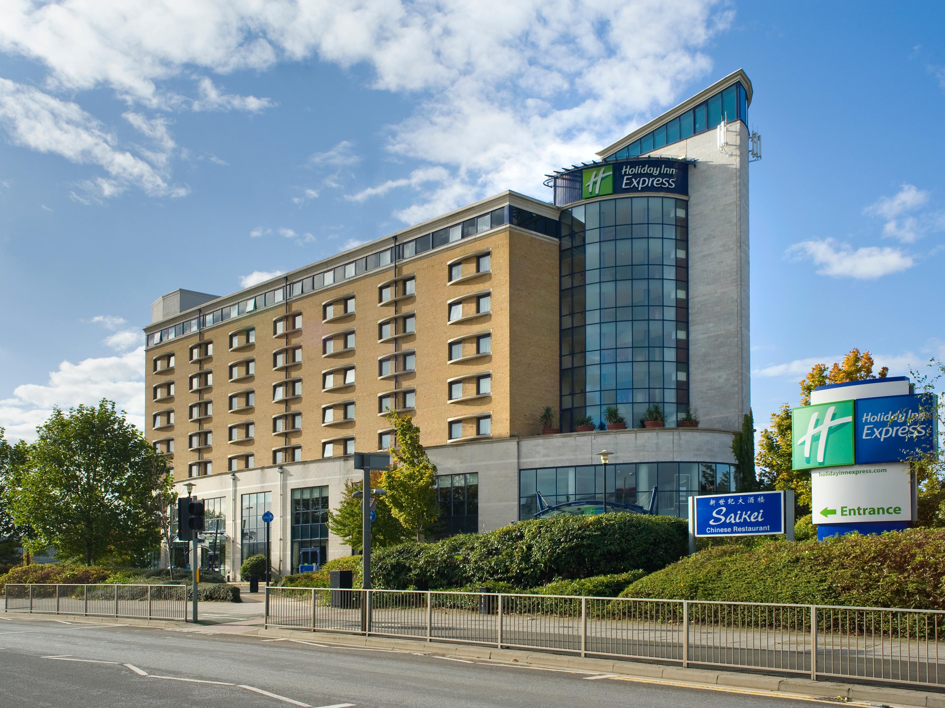 Отель Holiday Inn Express London. Holiday Inn Greenwich. Отель возле Гринвича. Greenwich City Hotel фото.