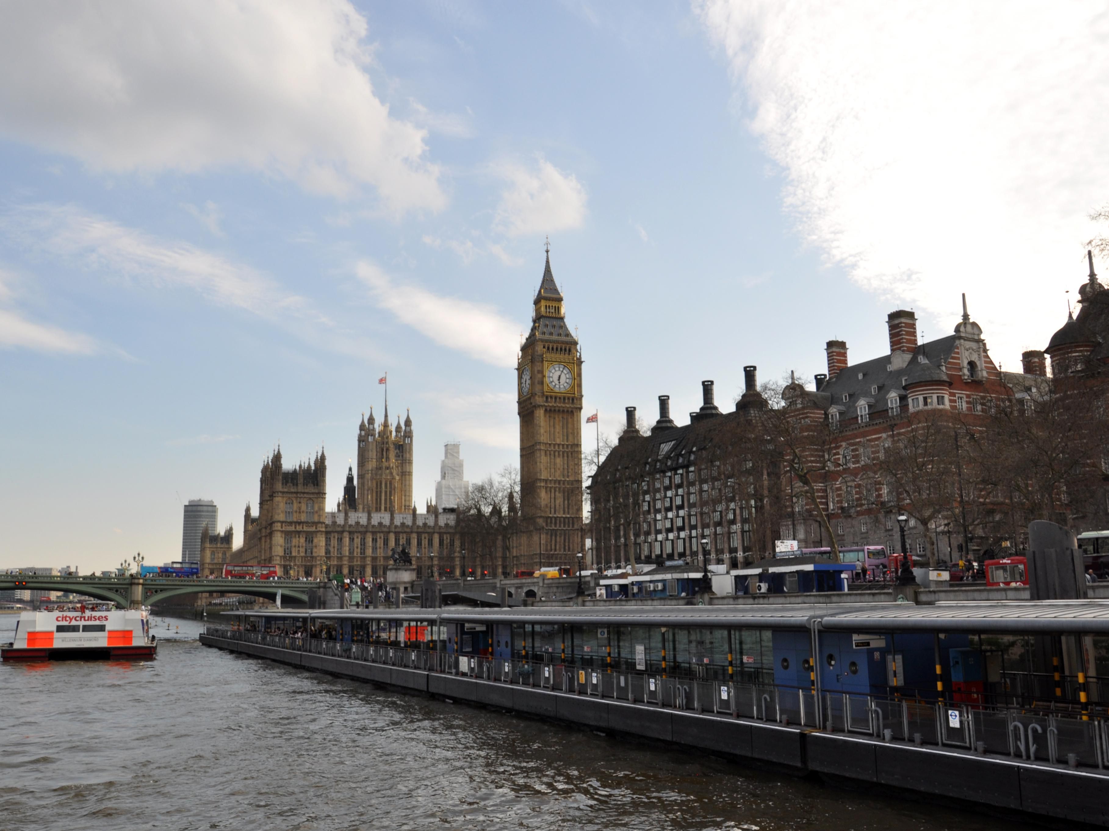 Conveniently located near major transport links, including Stratford Tube, London Overground, National Rail, DLR, and the Elizabeth Line, our Zone 2/3 hotel (no congestion charges!) is the perfect base for exploring the city, with easy connections to Central London, Heathrow, London City Airport, and St. Pancras. 