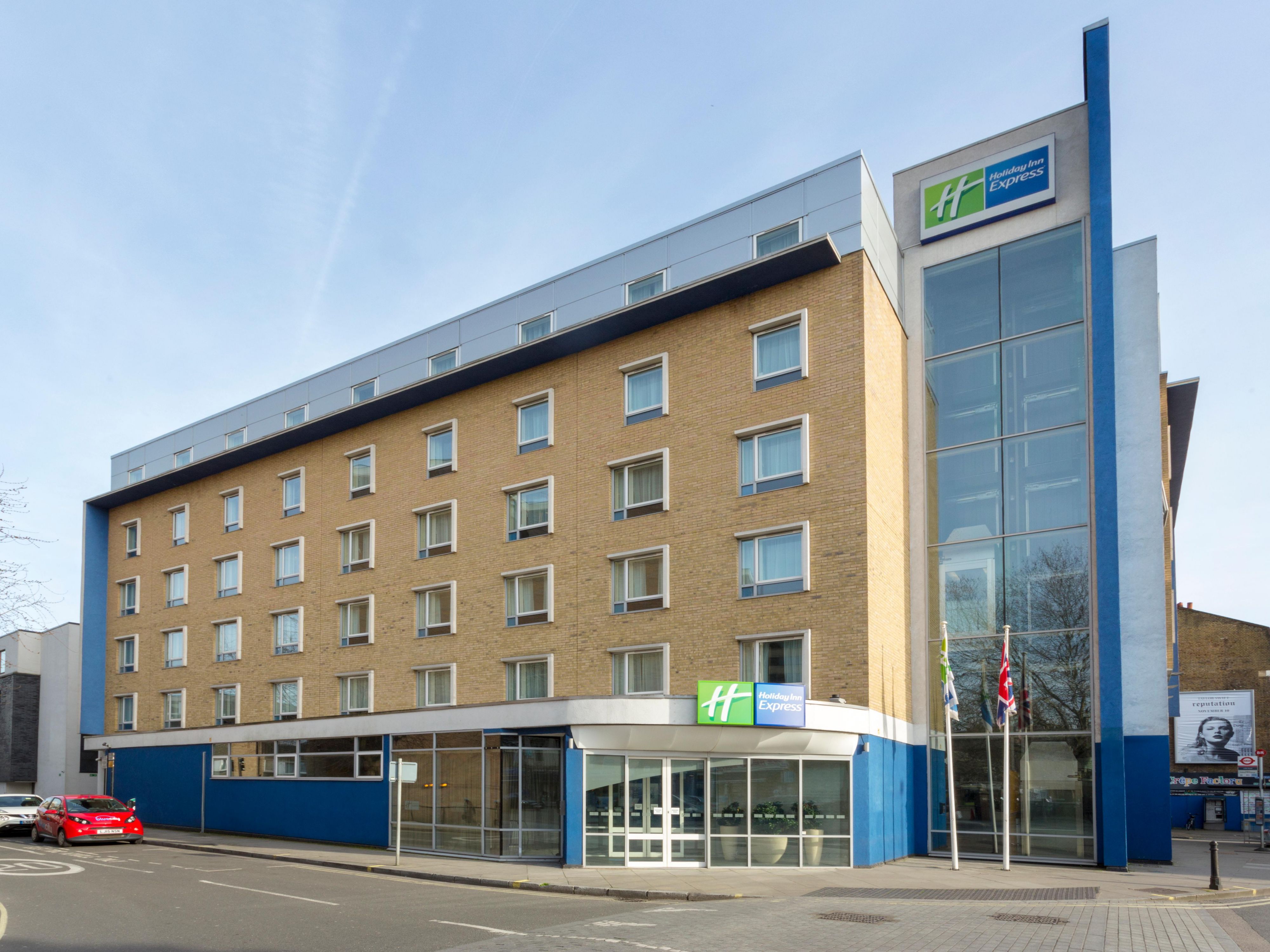 Less than a mile from Olympia London, Exhibition centre. Discounted rates available for exhibitors and visitors.