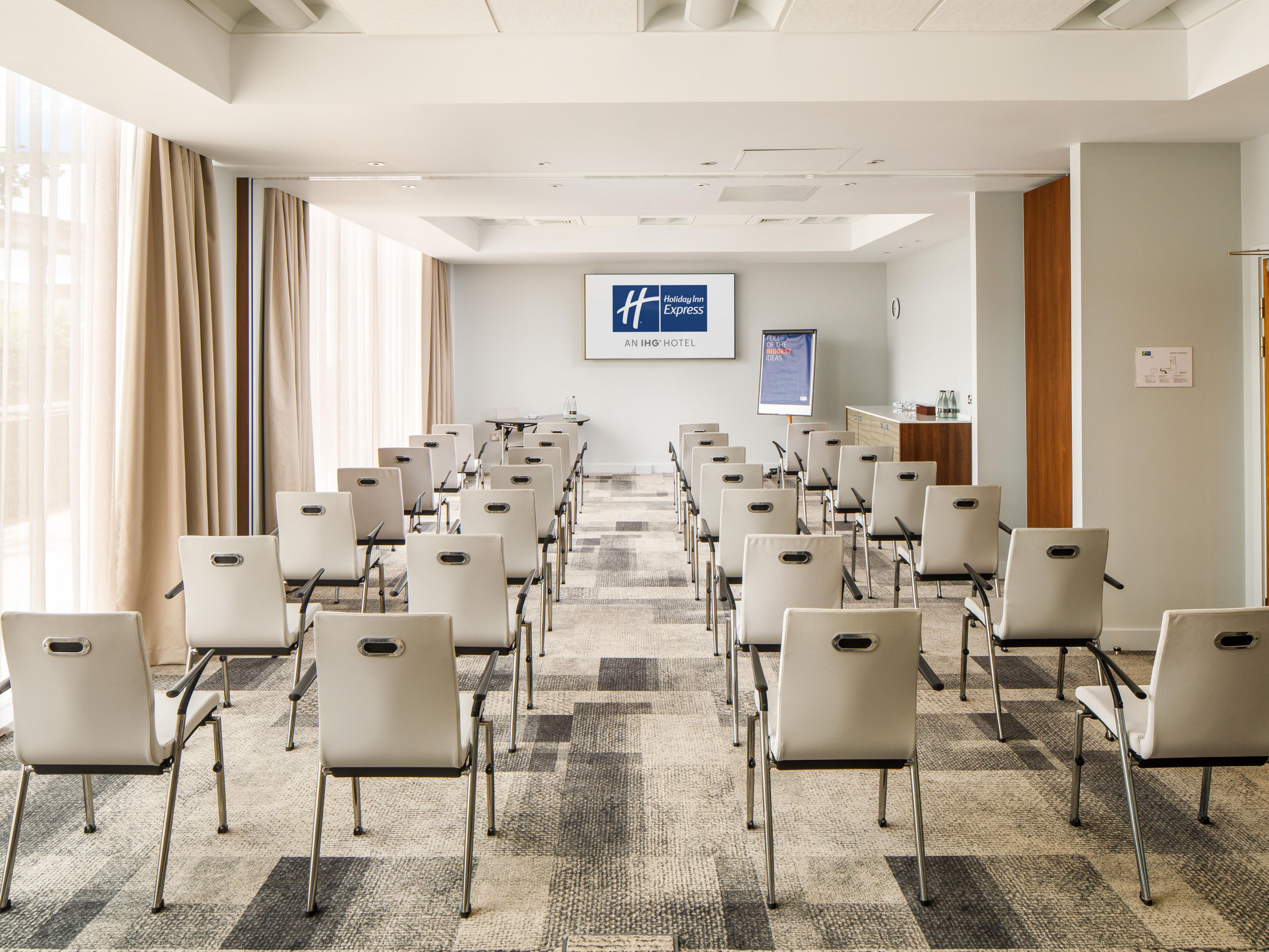 The Royal Albert Suite is a spacious meeting room with natural daylight and views out over London City Airport. What better place to have a business meeting of up to 20 delegates.