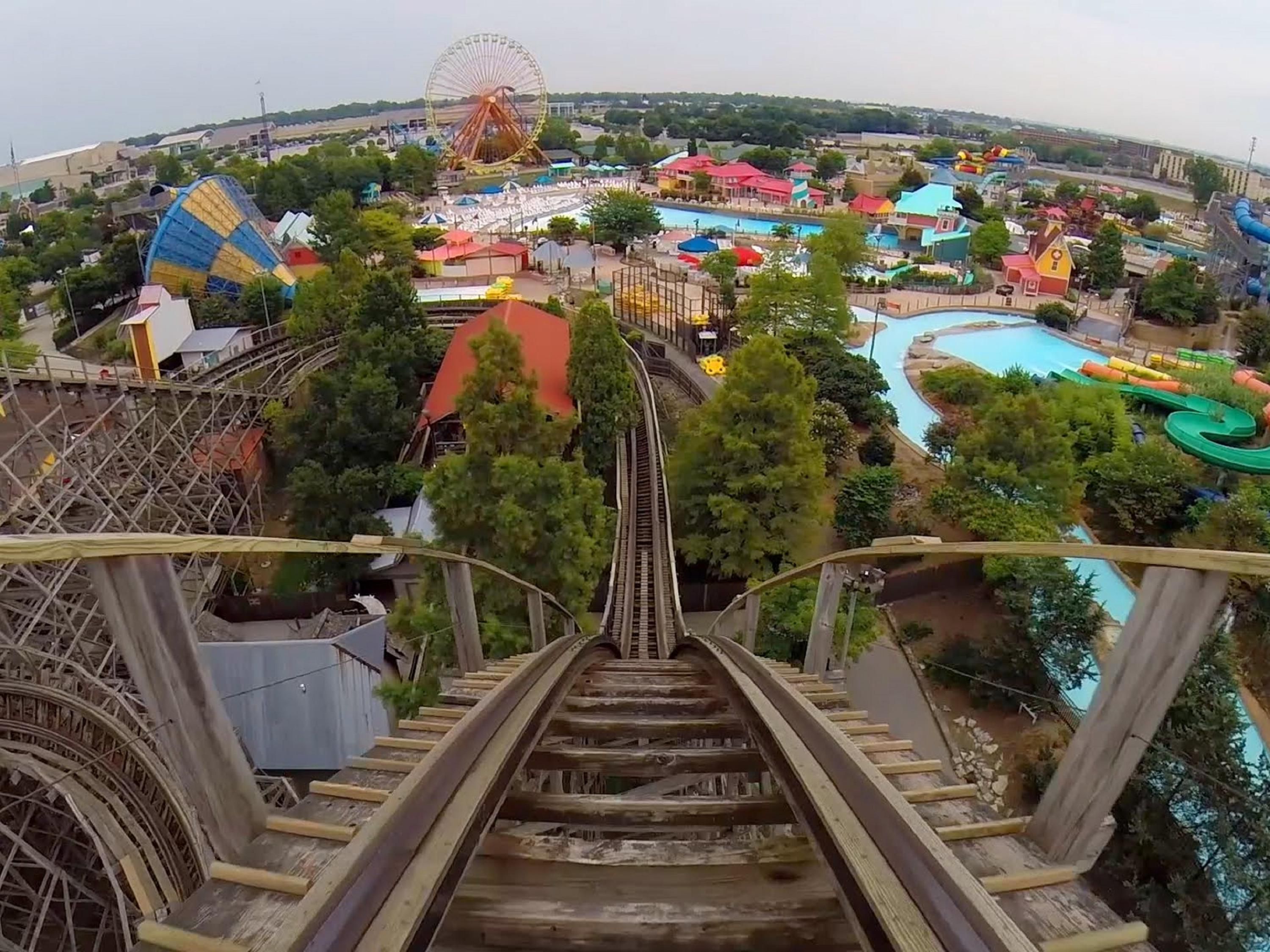Minutes from great Family Fun! 
Kentucky Kingdom is an Amusements Park and Water Park with fun for Families and Kids all Ages!!
Louisville Zoo with Engaging Family Activities and Fun-filled Family Adventures
