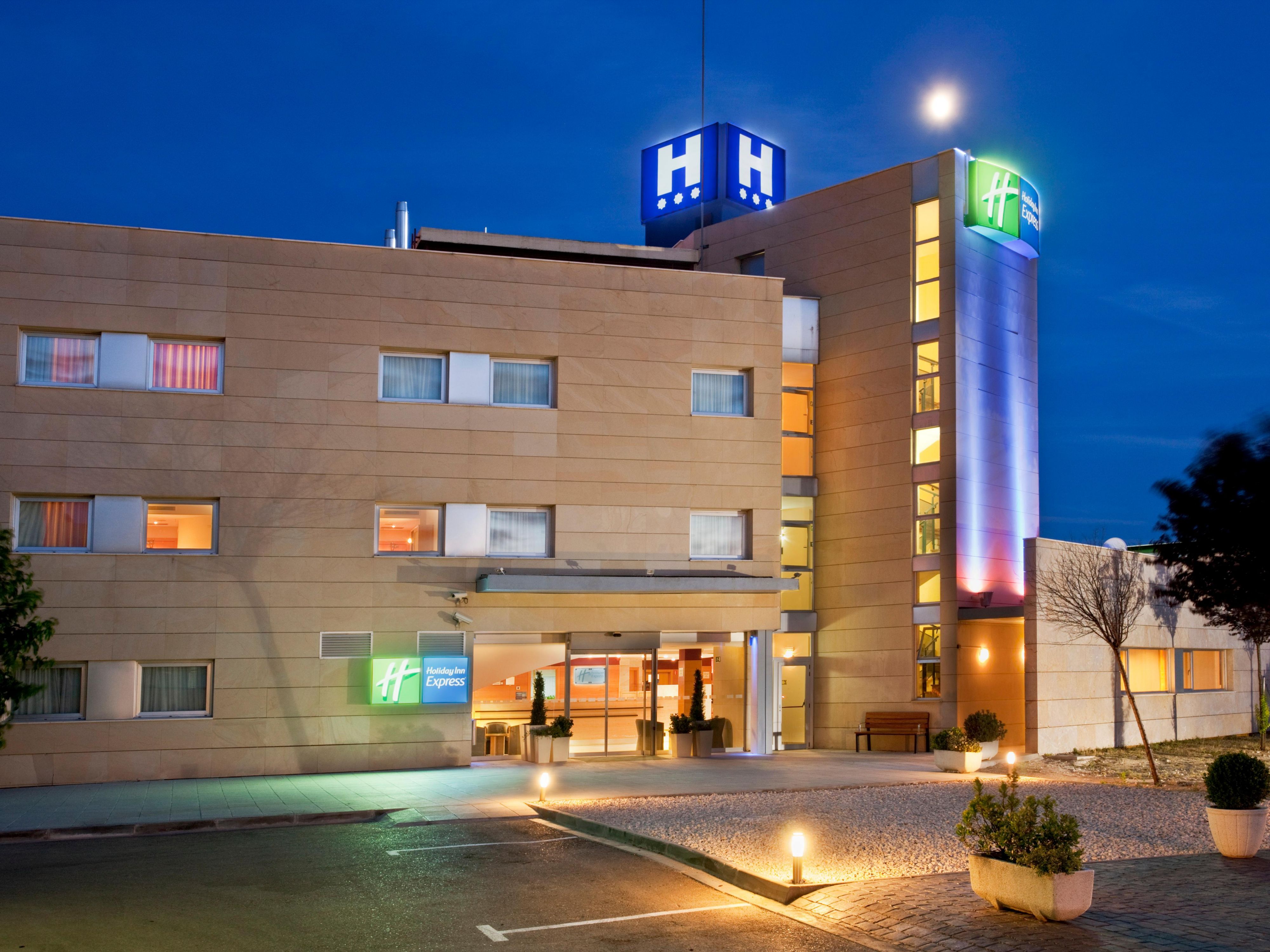 holiday inn express madrid airport an ihg hotel location