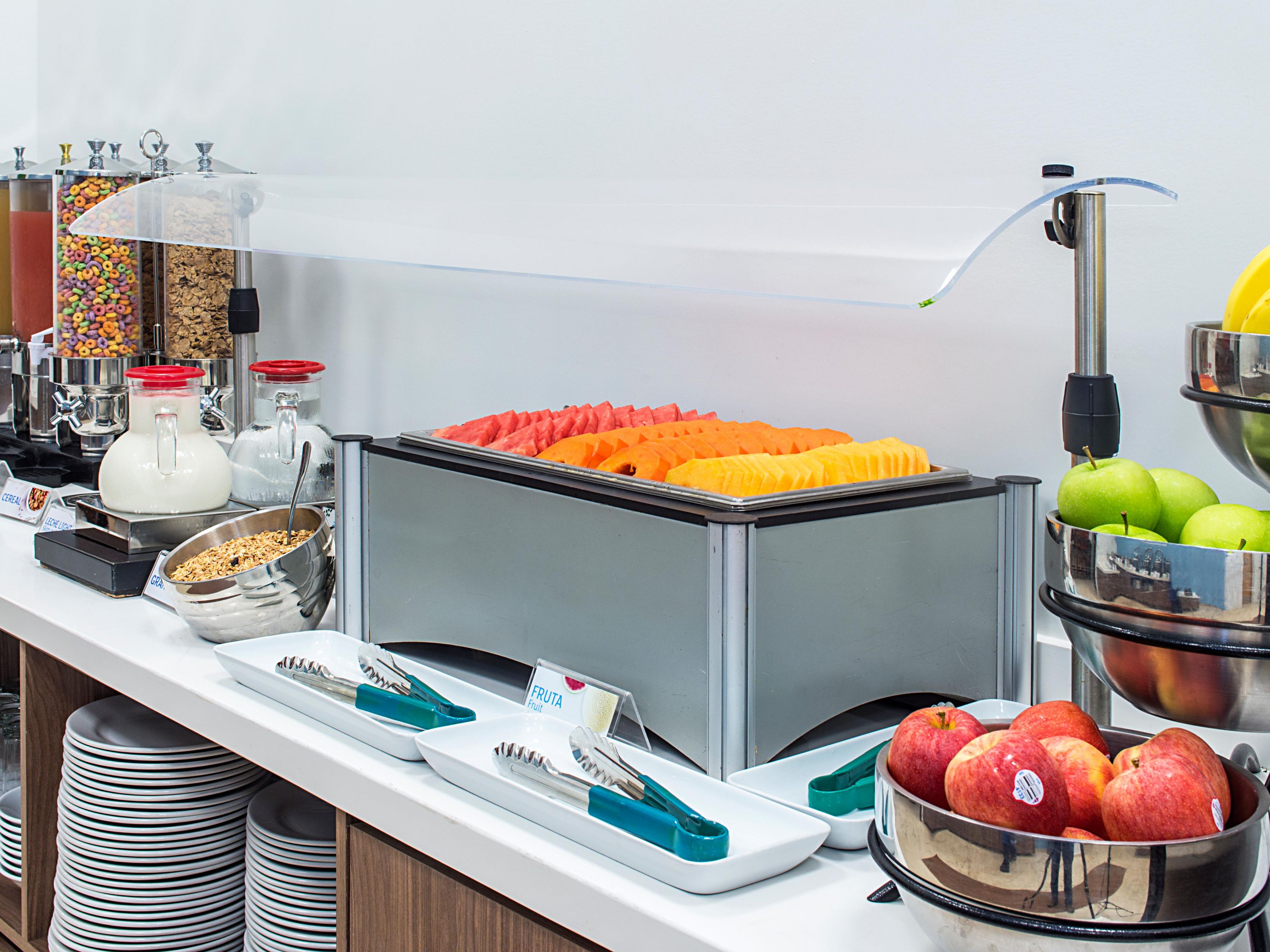 Continental breakfast buffet with cold and hot options, accompanied by our sweet pastries and seasonal fruit, available Monday to Friday from 6:30 to 10:30.