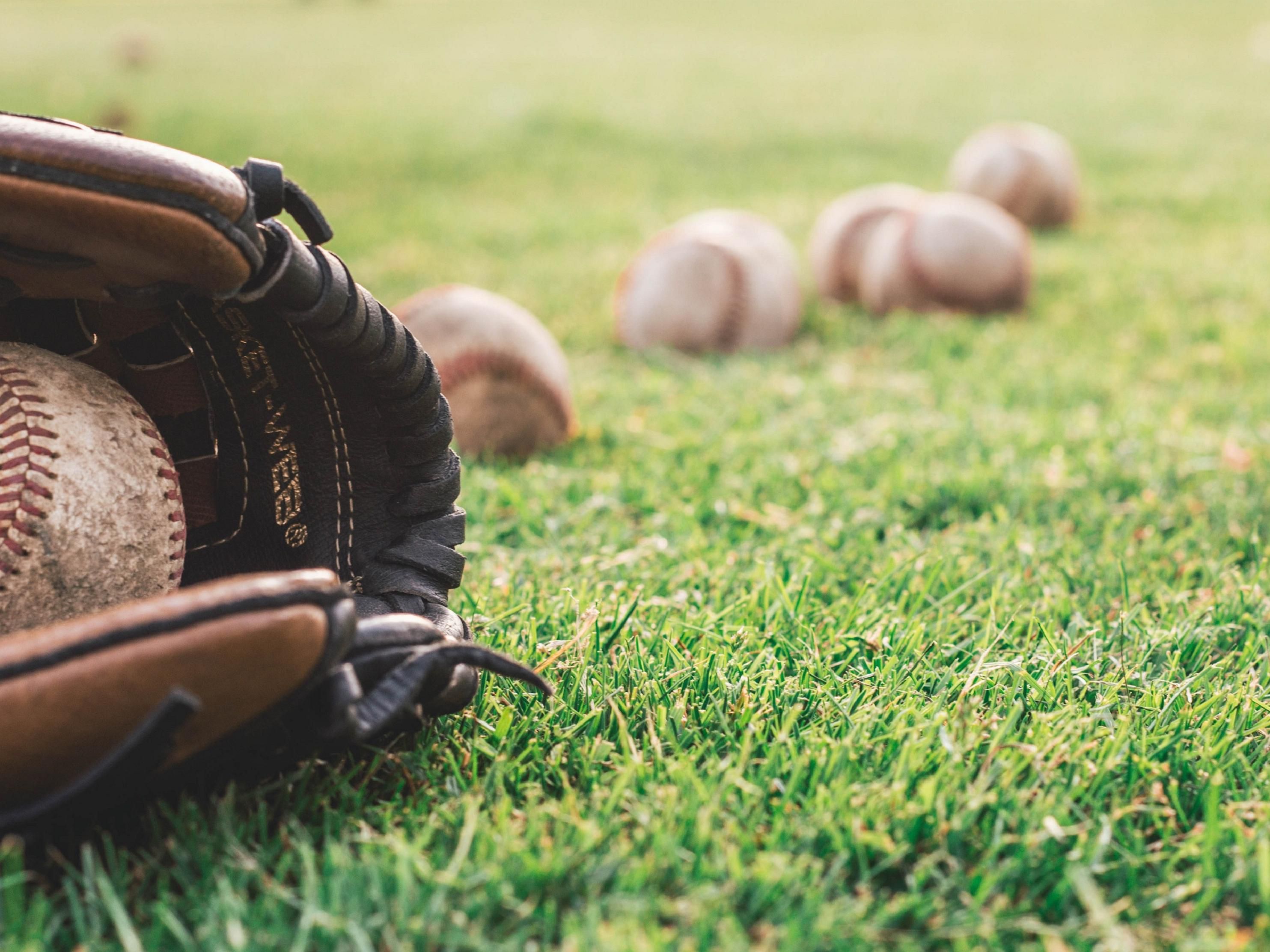 In town for the big game? Play ball and catch our hotel that is conveniently located just minutes away from the Atlanta Braves Stadium, Truist Park, and The Battery Atlanta park.