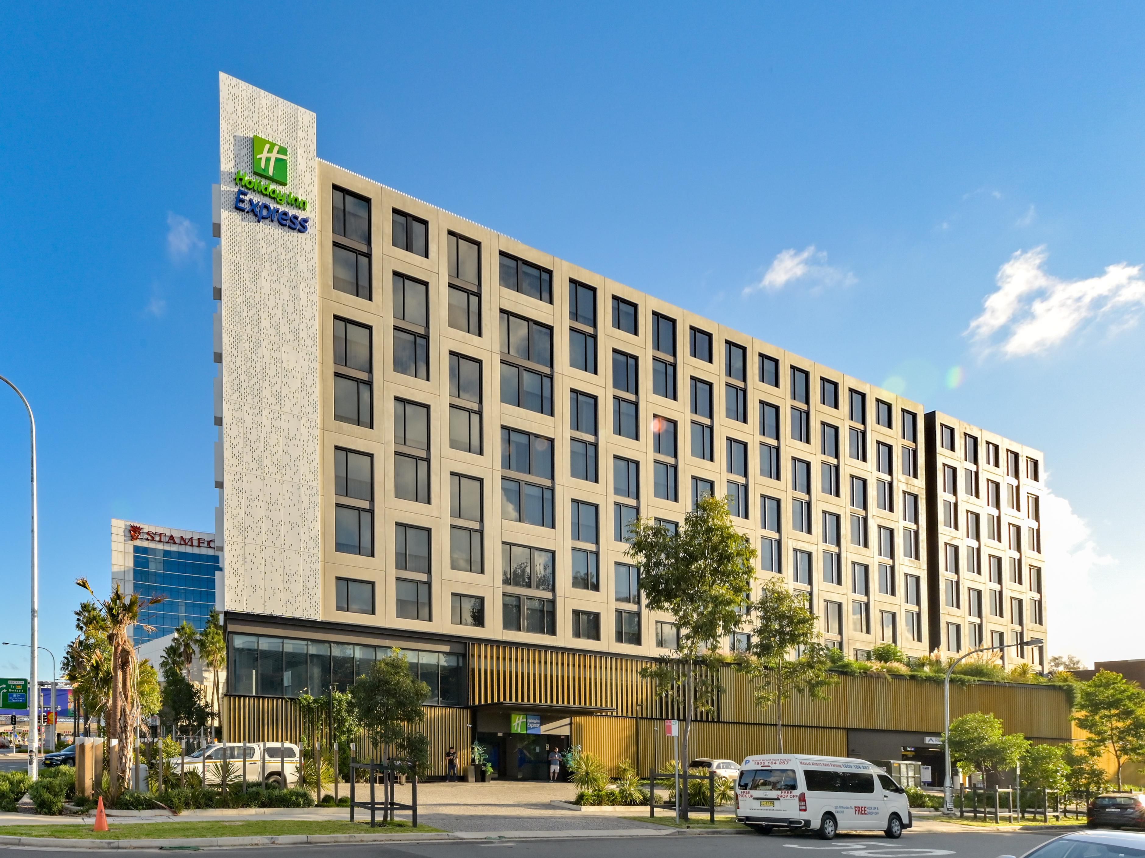 Modern hotel minutes from Sydney Airport terminals