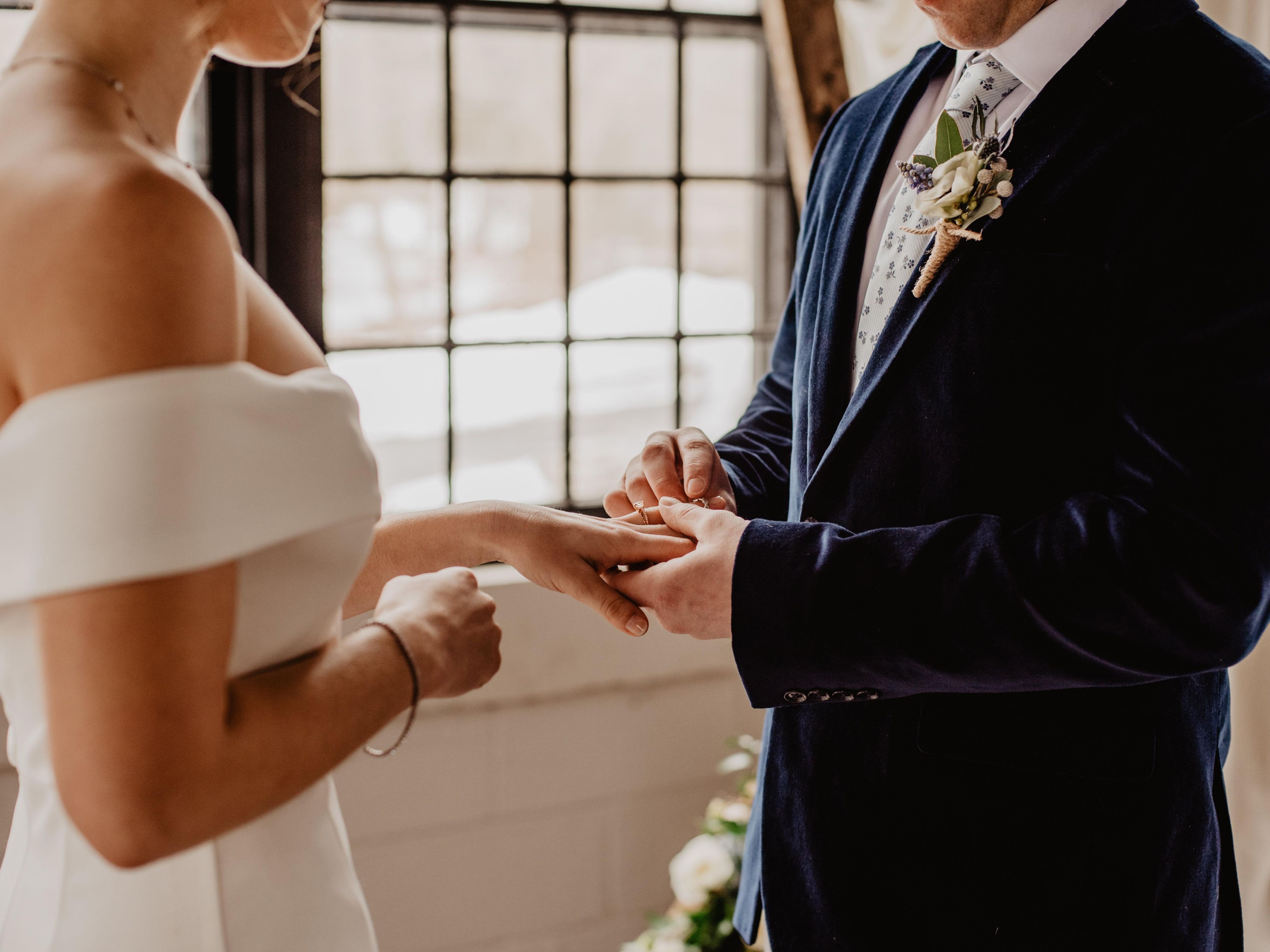 The Harper Event Venue is a recently built lakeside wedding venue located in Meadville, Pennsylvania. This property is a stunning fusion of country and industrial-style architecture in the heart of rural Pennsylvania. Spacious and comfortable, it is an ideal place to tie the knot.