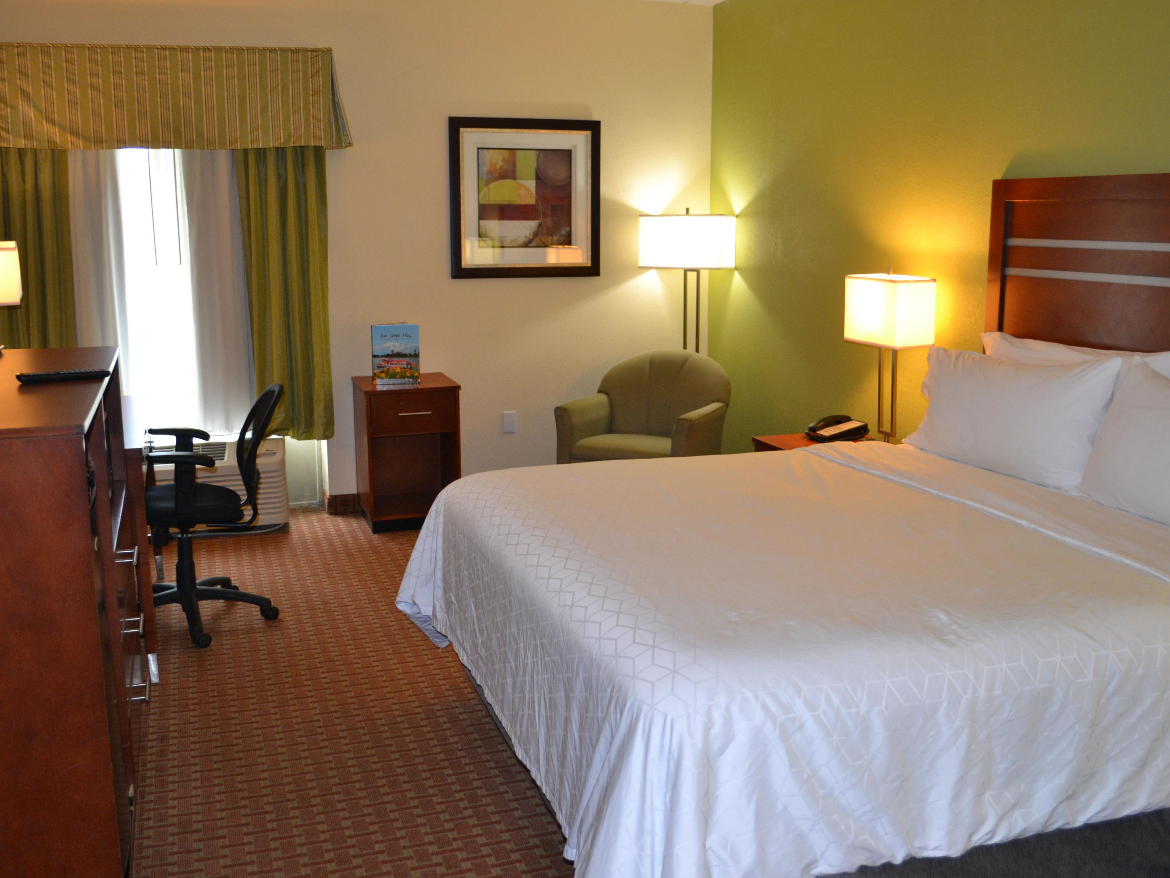 Comfortable bed with flat screen extend cable TV & HBO, W & Keur