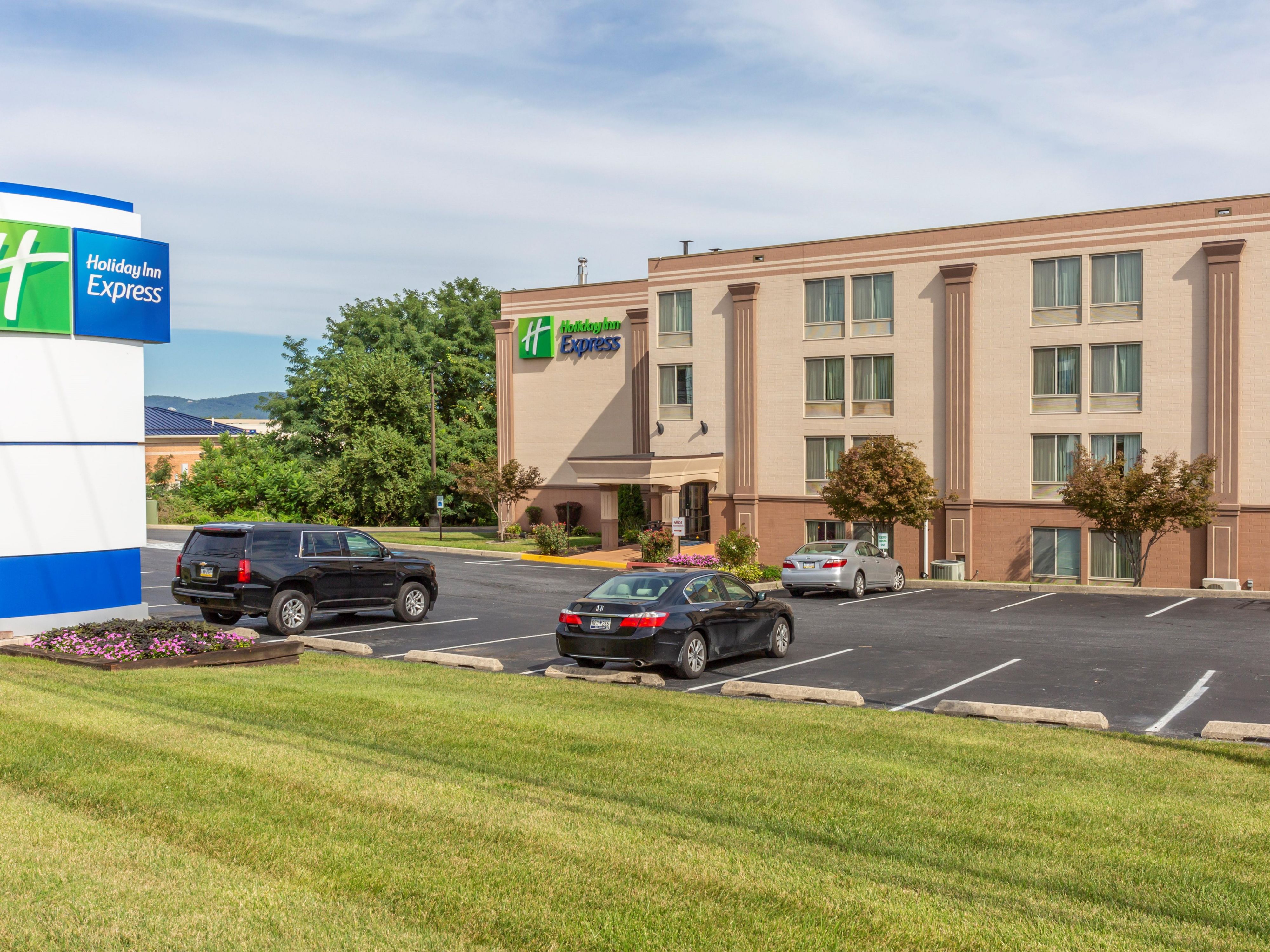 Hotels in Mechanicsburg, PA | Holiday Inn Express Harrisburg SW