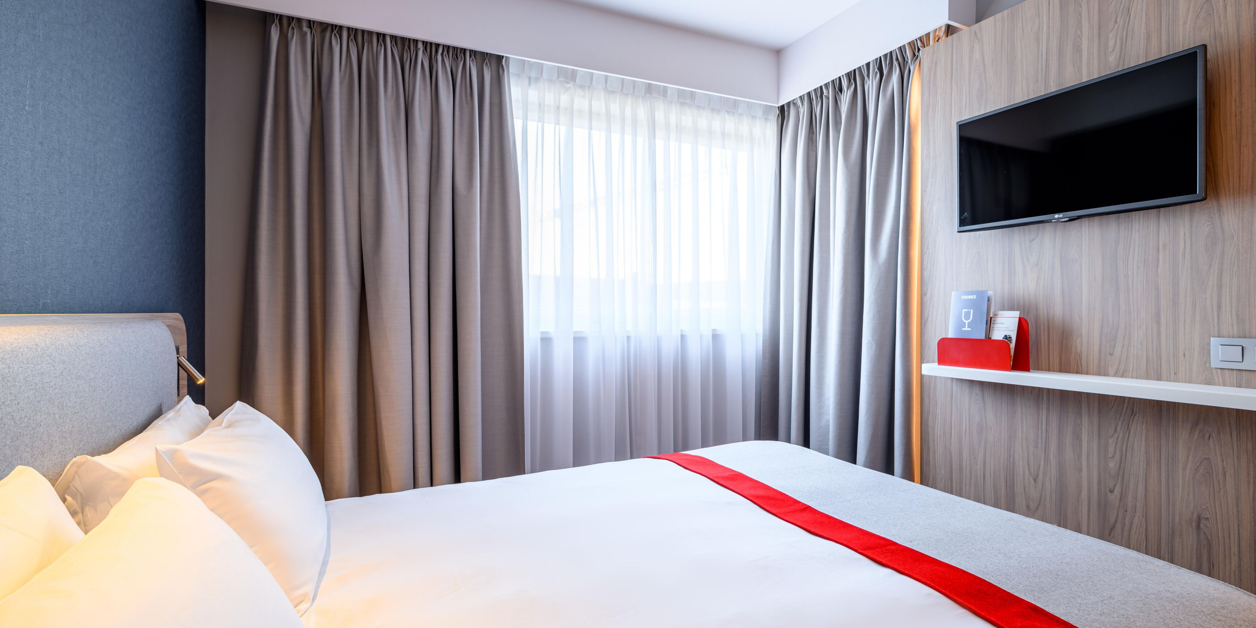 All guestrooms had a complete facelift and are equipped with a fresh and contemporary interior. Add to that the personal and friendly service of our team and your stay in Mechelen is a success!
Book your stay now!