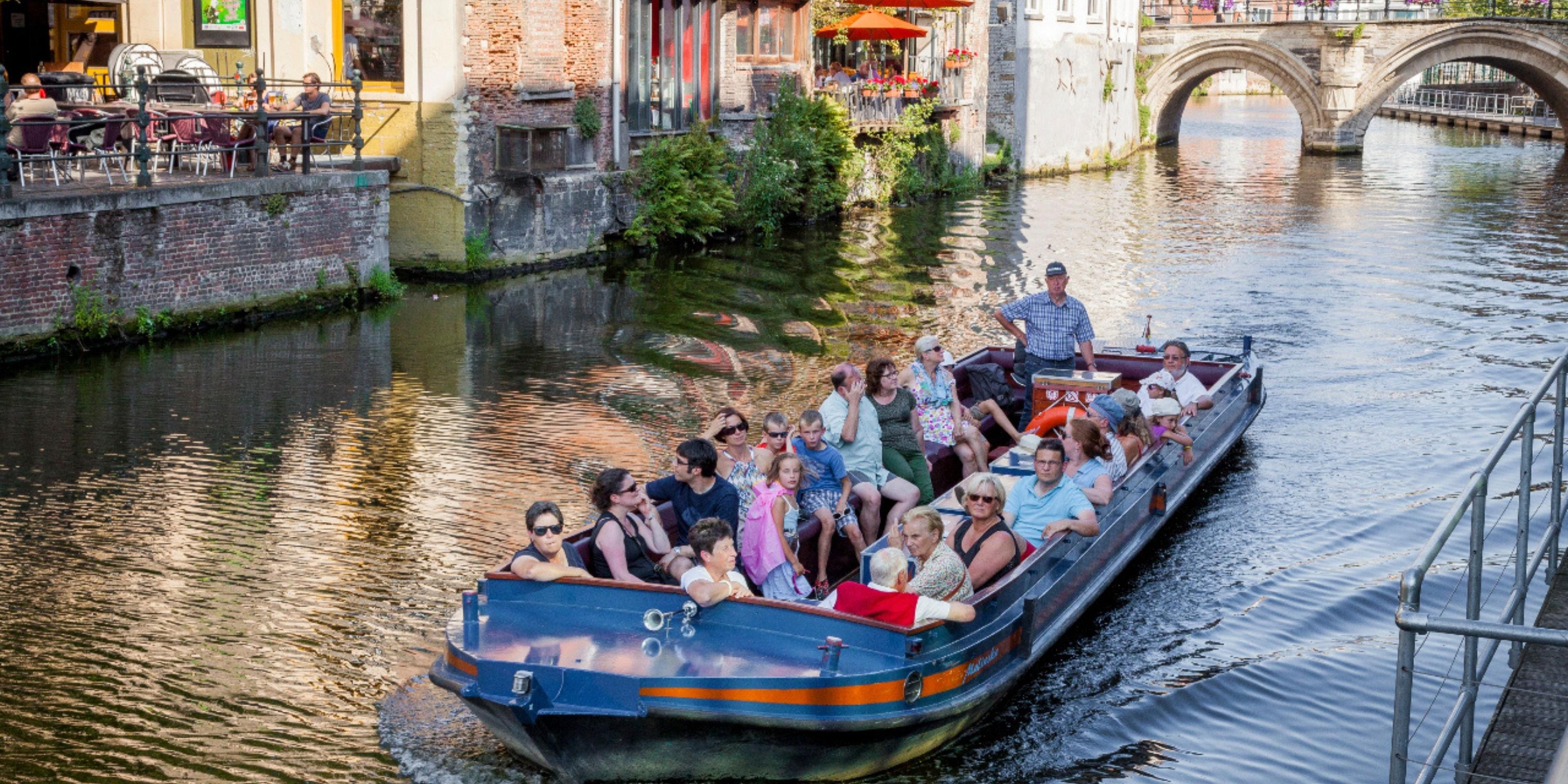 Would you like to experience Mechelen in a different way? Embark on a fascinating boat trip on the Dyle. Discover the sights on the banks. Facts about Mechelen are told via sound recording or by a city guide.