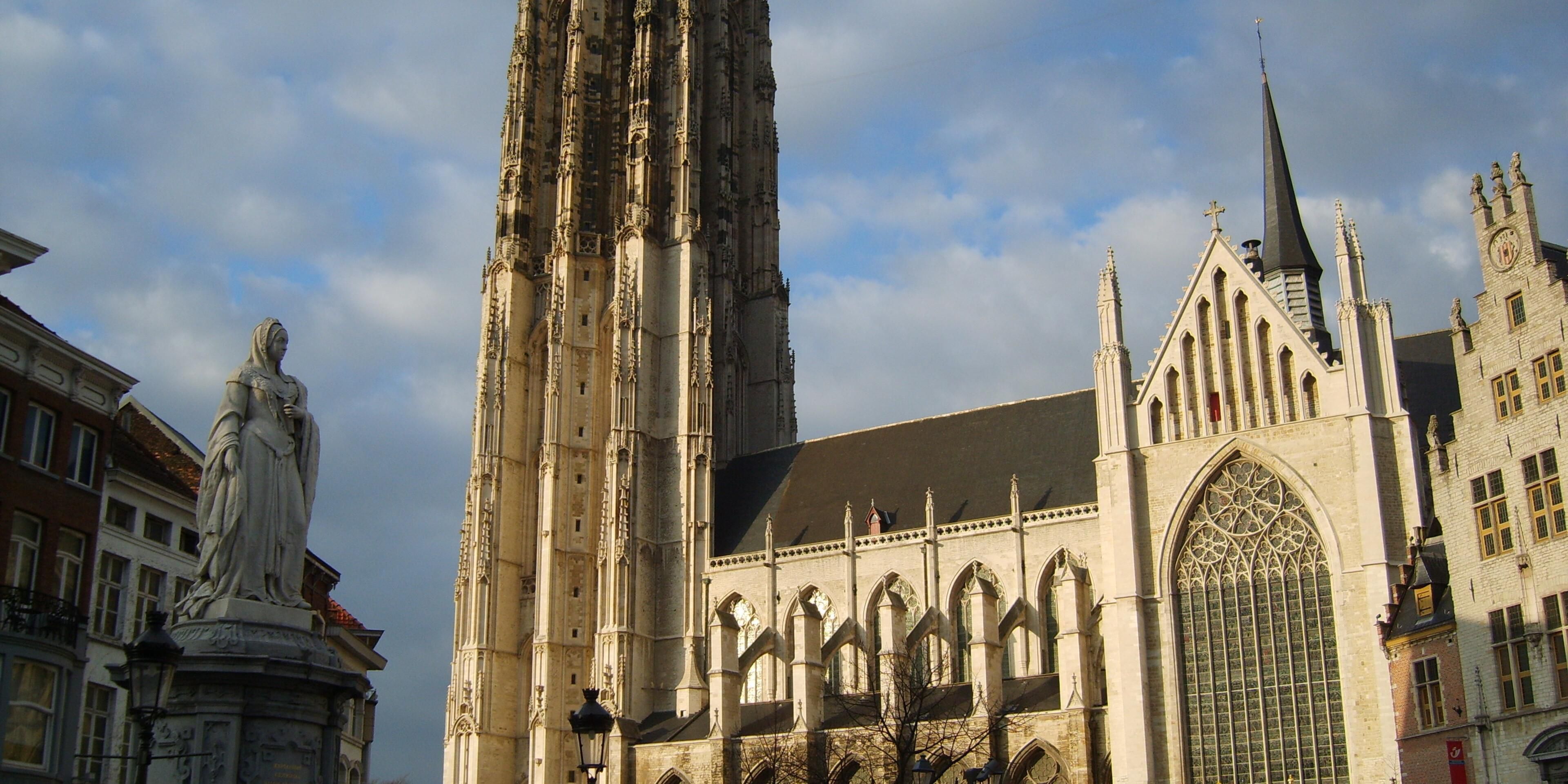 Enjoy the skyline from this 97m high tower and experience this unique climb up. You discover the history of the St. Rumbold's Tower through facts and fun activities, for both young and old.
Tickets are available at the hotel reception.
