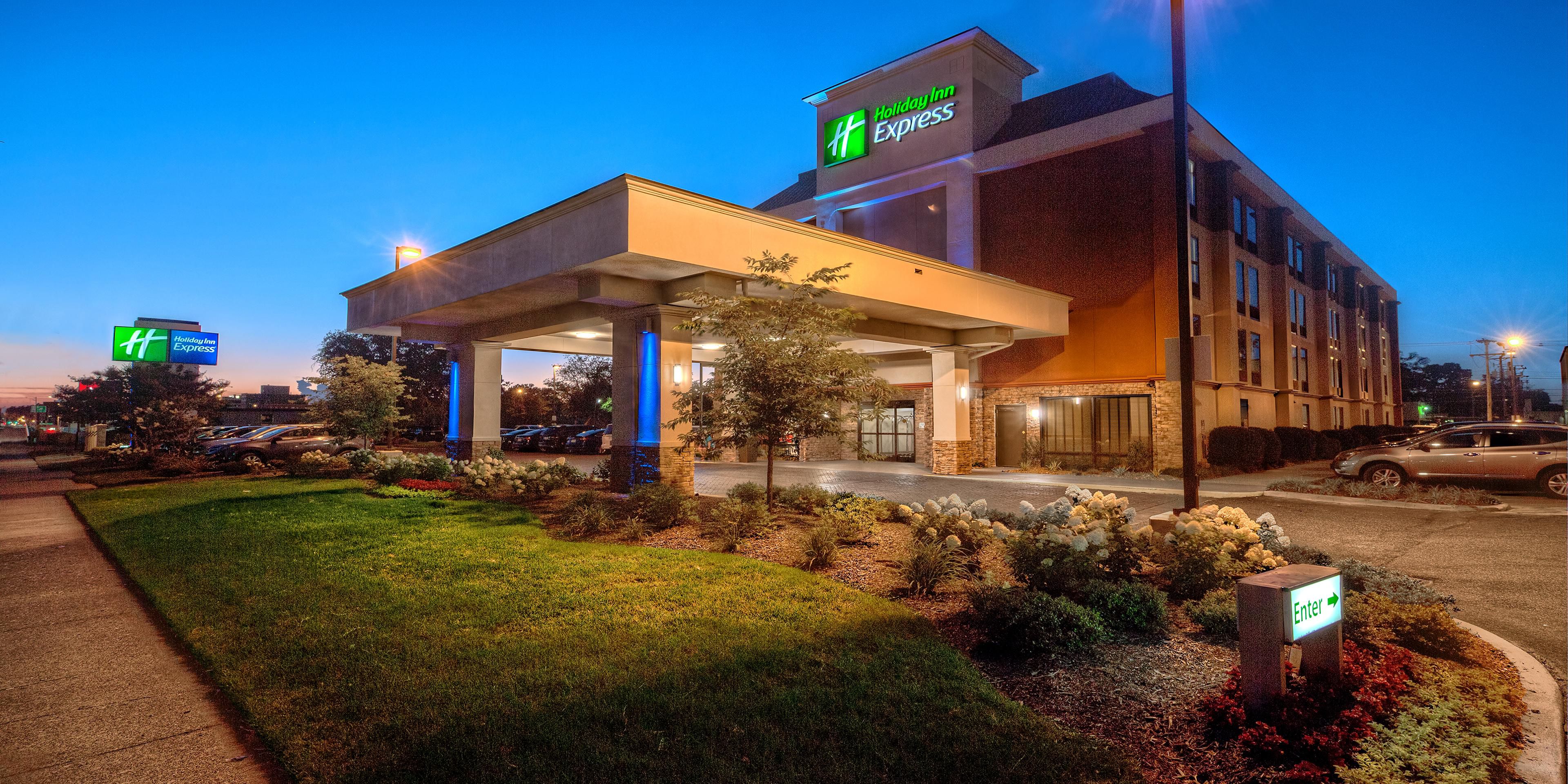 Want all the excitement of Beale Street, while still being able to enjoy a quiet, restful night's sleep? If so, try our great Midtown Memphis accommodation. Our hotel is located between major Memphis attractions and is a short ride away from anywhere you want to go.