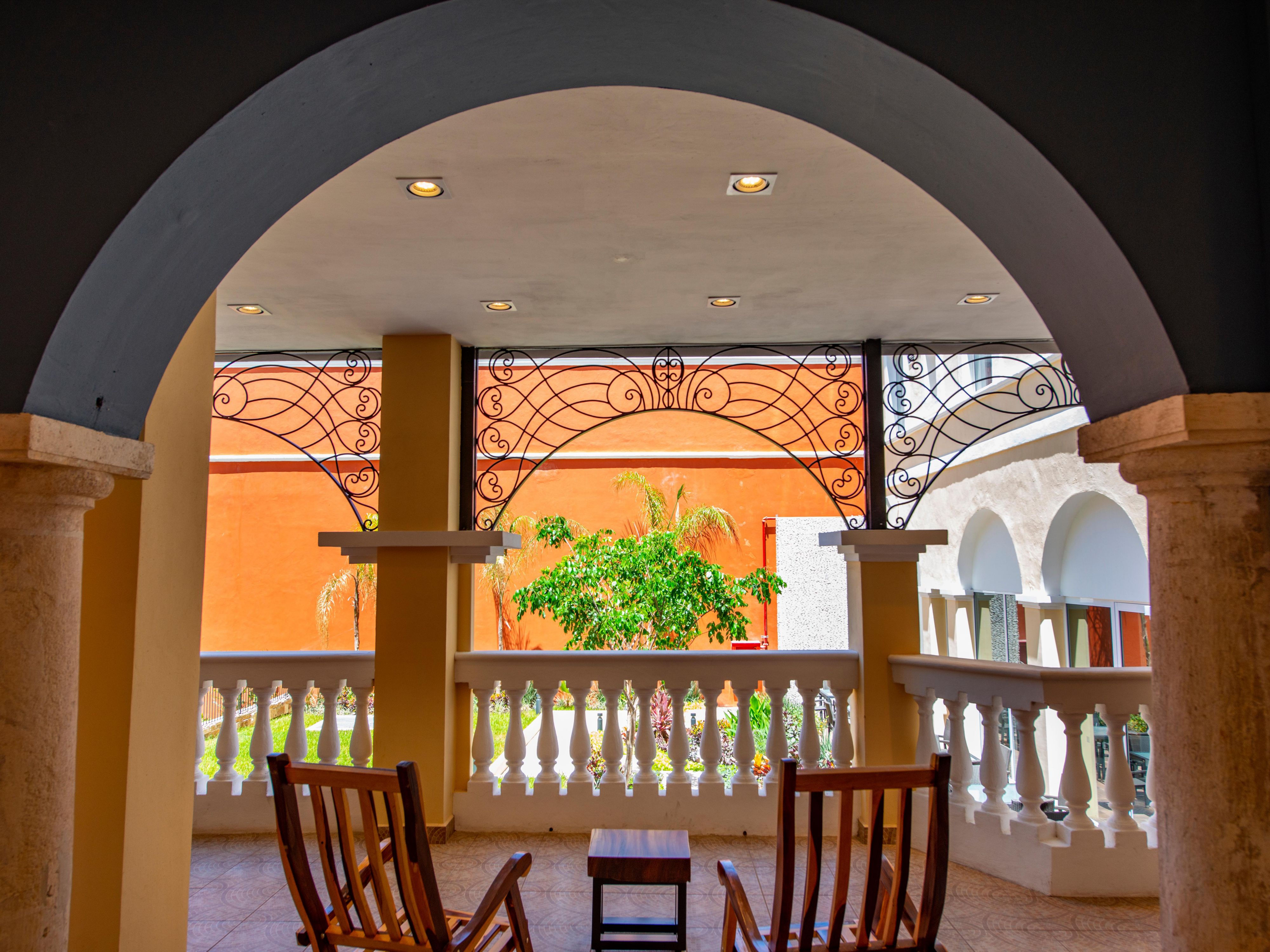 Nestled within a century-old building, our Mérida hotel is steeped in culture and history. Colonial-inspired architecture with enchanting arched entryways transport you to a bygone era. In the heart of the historic center, you'll find wrought-iron balconies, charming courtyards, and an ambiance that captures the essence of Mérida's rich heritage.