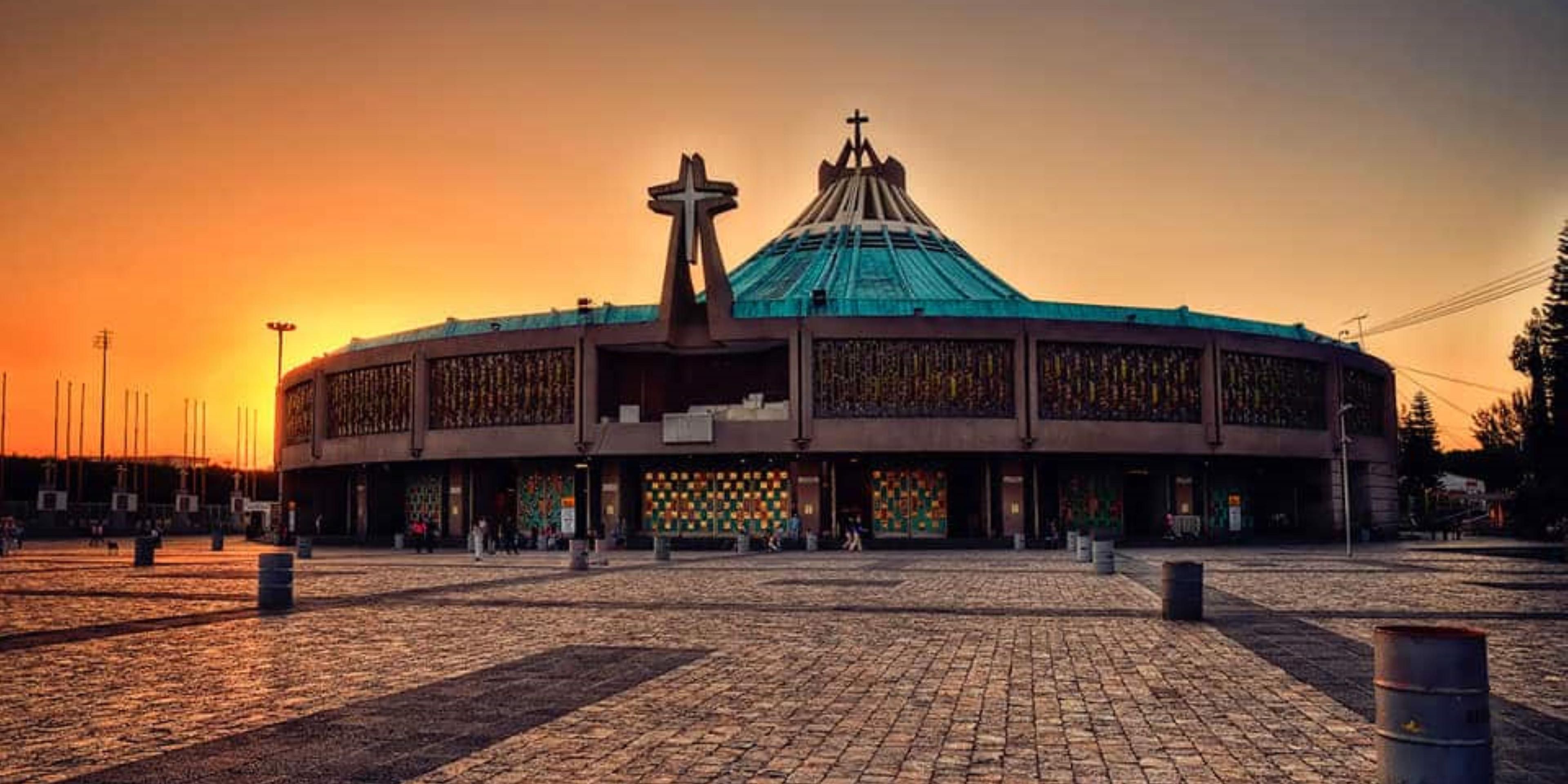 Did you know that we are only 5 minutes from the Basilica of Guadalupe? Don't think twice, stay with us and enjoy the comfort and complimentary breakfast. Book now!