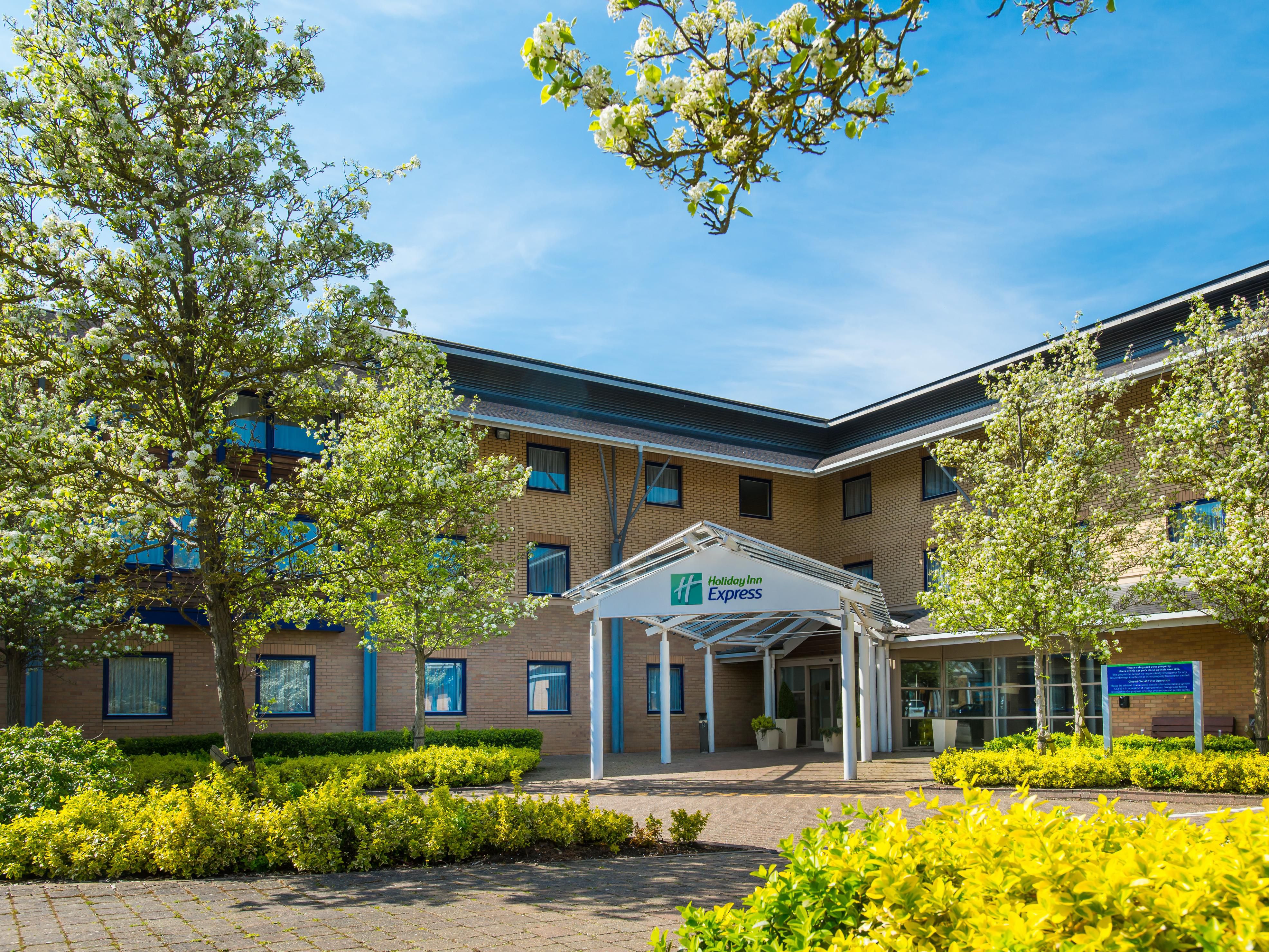 Make memories with the whole gang! Book our family rooms with a sofa bed and treat the kids to a Milton Keynes break. Rooms with sofa beds are recommended for max two adults and two kids under 12.
