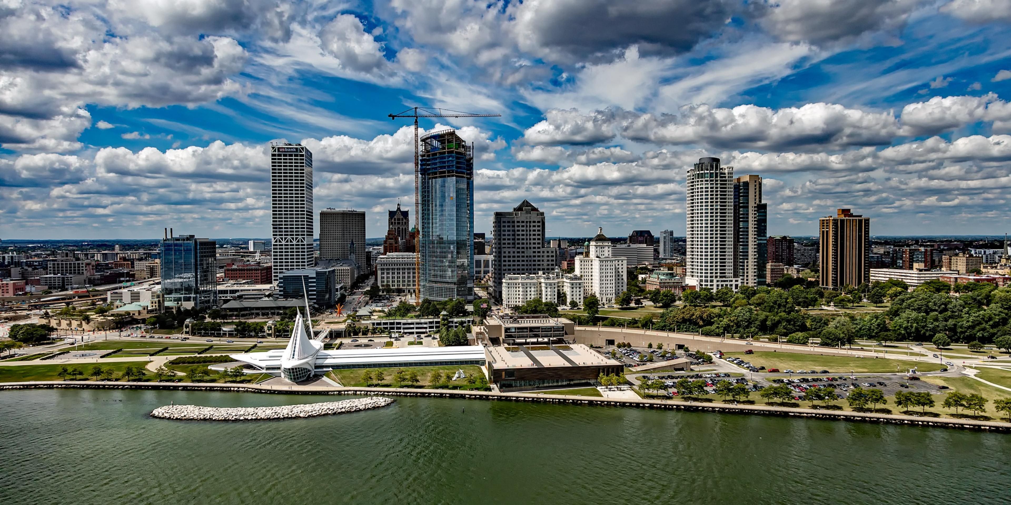 Our hotel is conveniently located in downtown Milwaukee. A few blocks from Lake Michigan, and with plenty of dining and shopping options available out of the front door. 