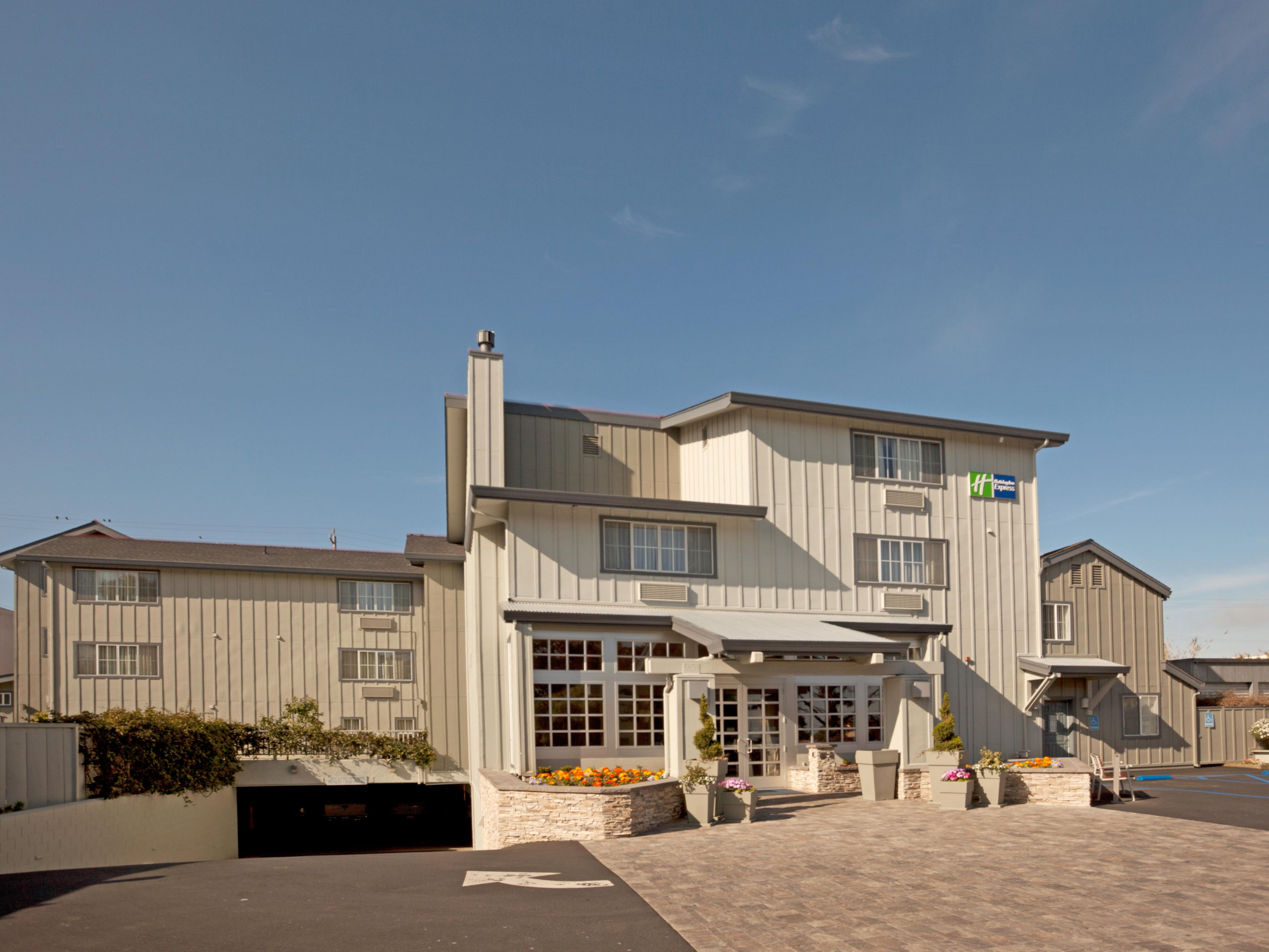 Monterey Bay Hotels Near Monterey Bay Aquarium | Holiday Inn Express