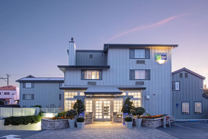 Holiday Inn Express Monterey-Cannery Row