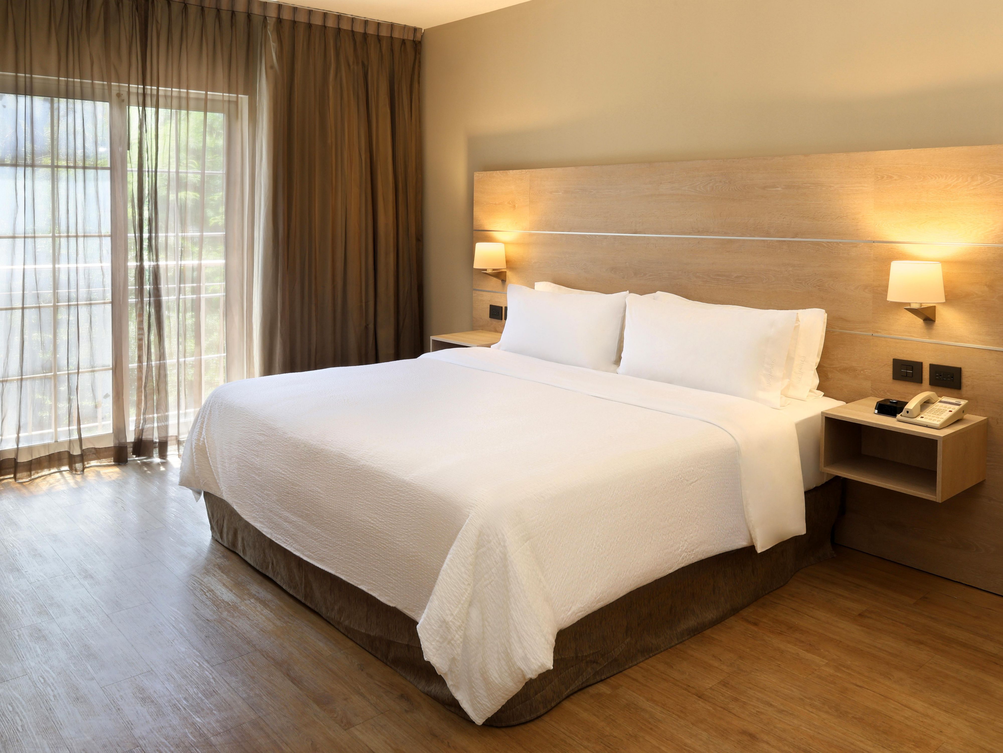 Our hotel near BBVA Stadium places you just 20 minutes away from the most important stage in football. Enjoy the perfect combination of comfort and convenience while you cheer on your favorite team and immerse yourself in the celebrations that light up Monterrey N.L.