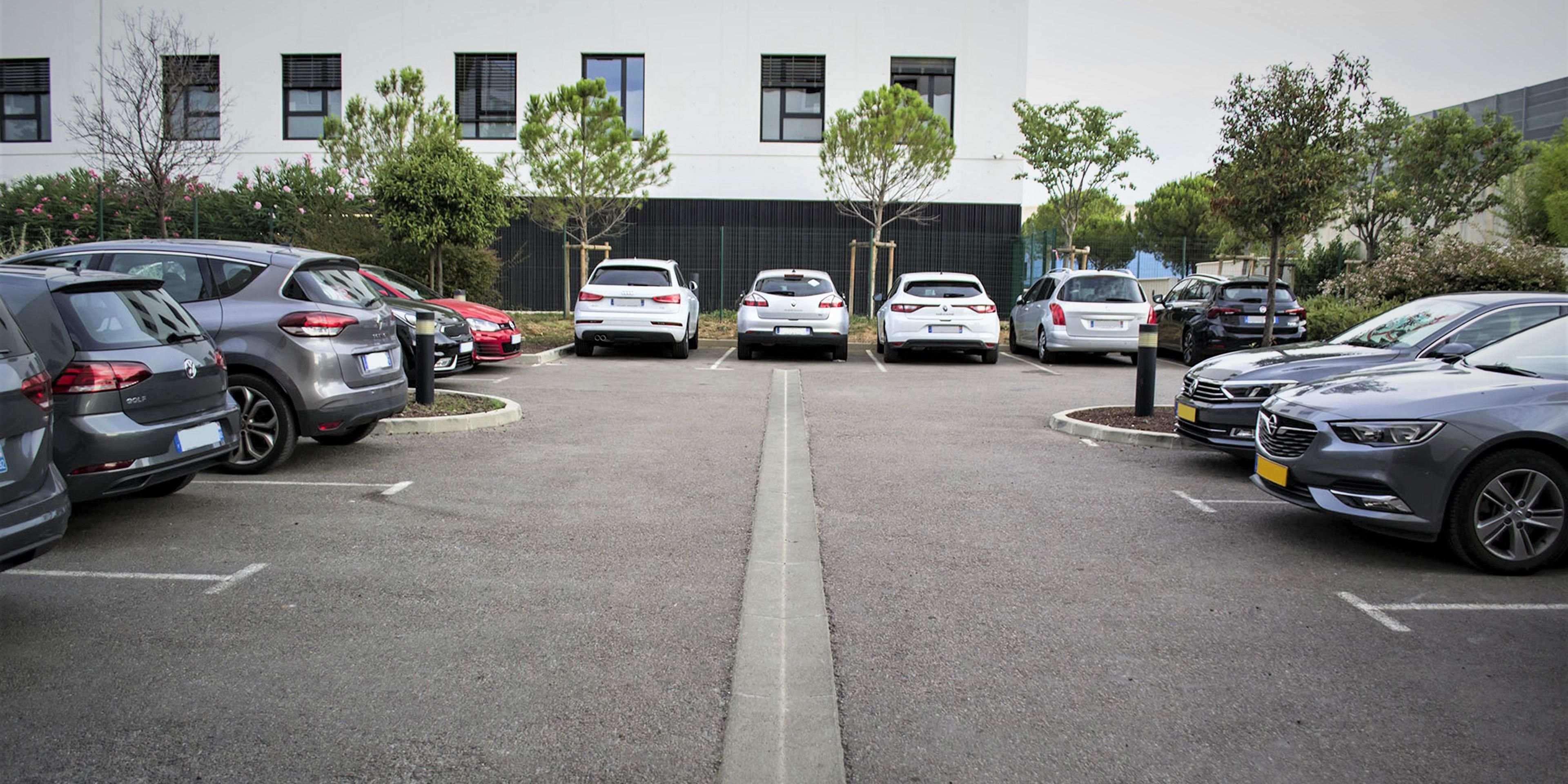 Holiday Inn Express Montpellier Odysseum provides you a private and secured car park (15 euros a day extra charge). The parking is secured by video surveillance cameras which will guarantee you a complete peace of mind during your holidays, weekends or business trips. Only 32 places available (we advise you to book at the room booking time).