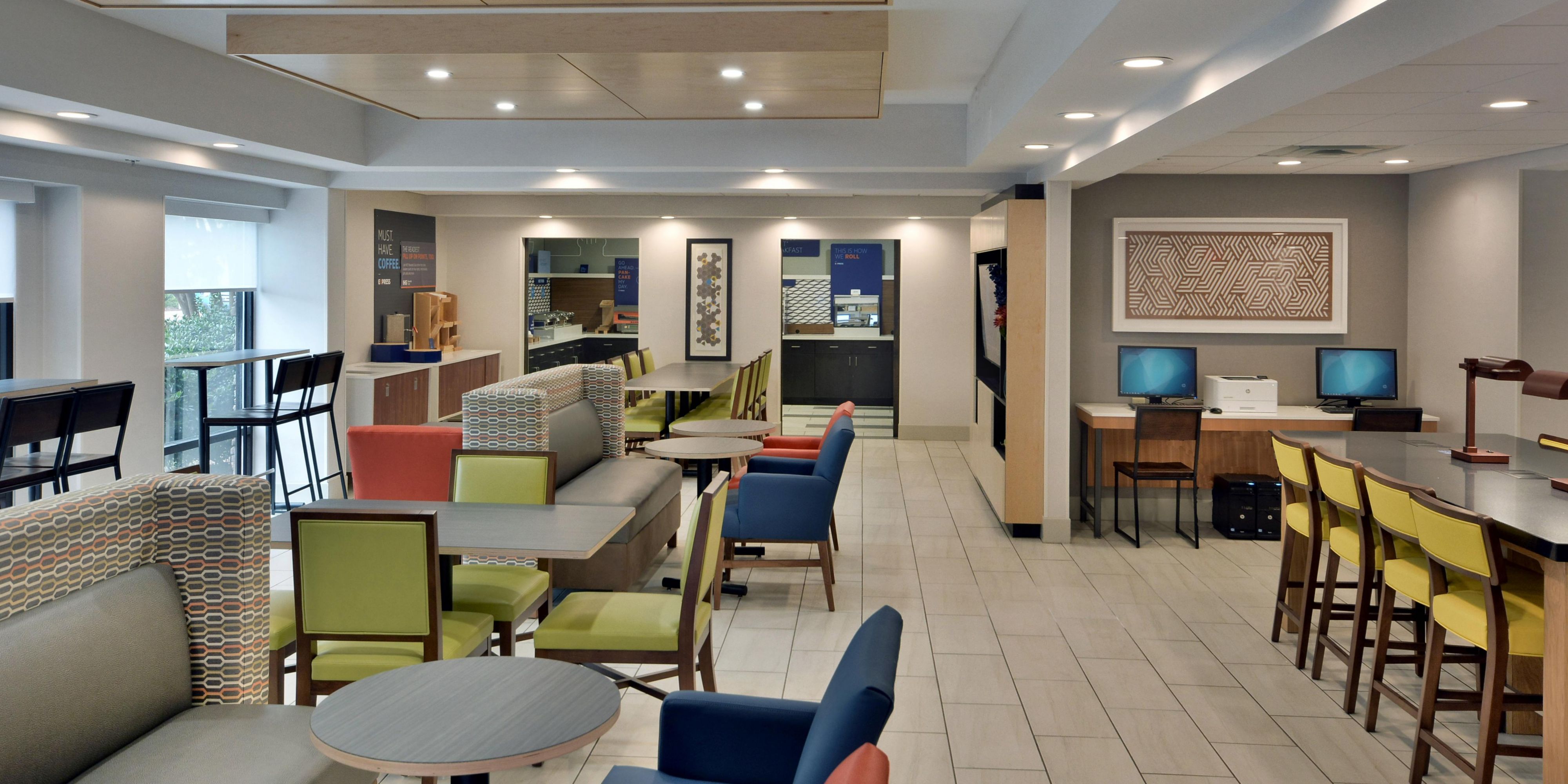 Looking to pocket a little of your company's per diem pay? Stay with us, and you'll be treated to dinner and drinks every Tuesday and Wednesday evening from 5-7pm in our hotel lobby! 