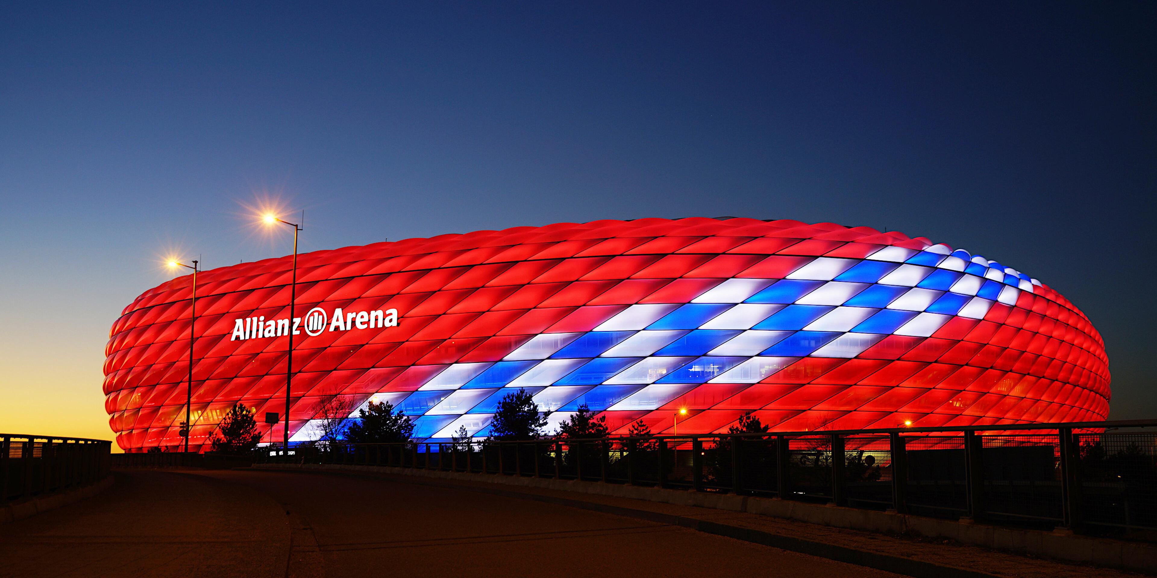 The Allianz Arena is a football stadium in the north of Munich and offers 75.021 seats for national games. FC Bayern Munich has played its home games in the Allianz Arena since the 2005/06 season. The air-cushion facade can display a color spectrum of 16 million colors with 380.000 LEDs. The Allianz Arena lights up red for home games of FC Bayern.