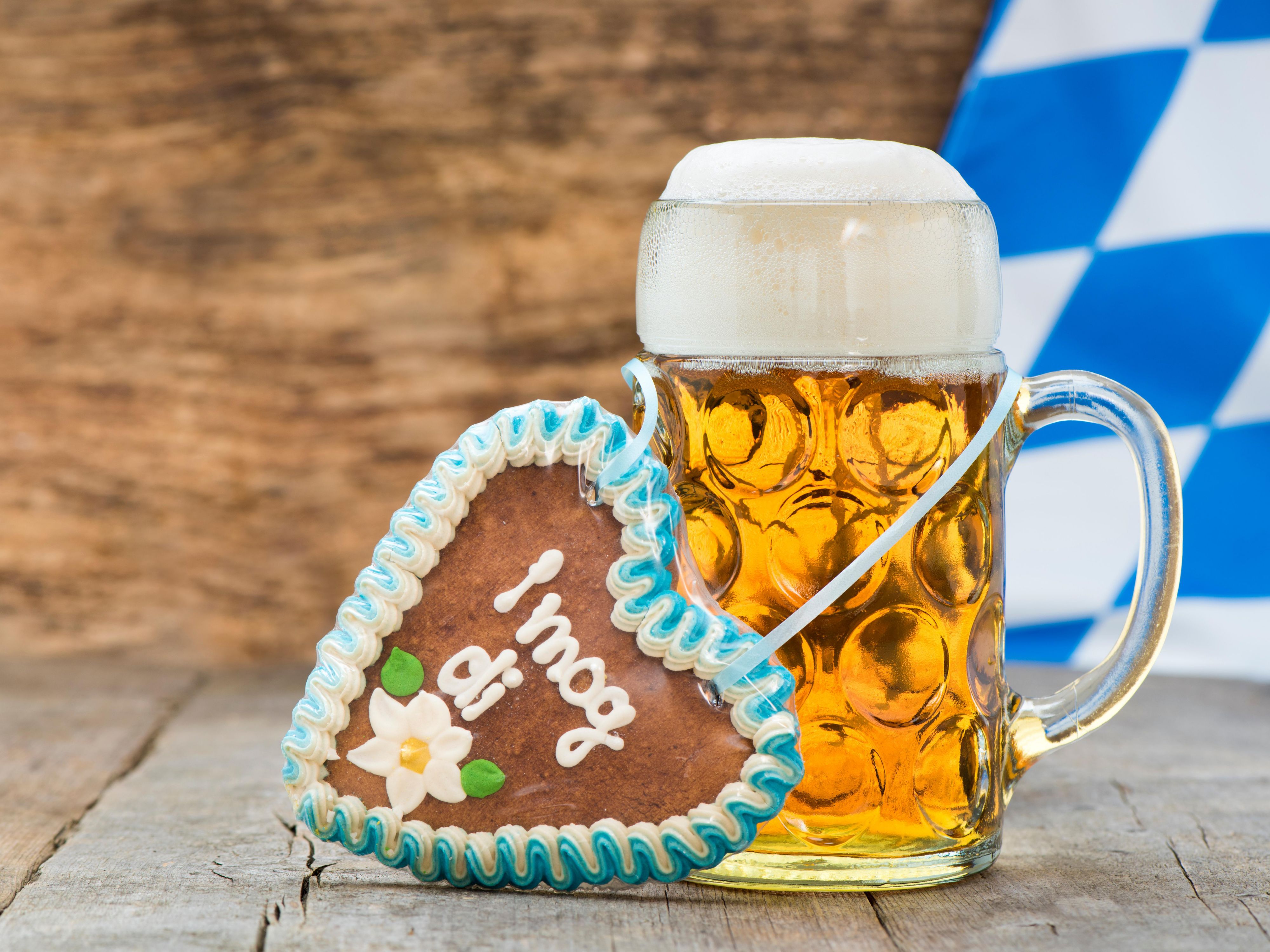 Ready for an unforgettable experience? Then the Oktoberfest is an absolute mustsee! Whether it's a culinary variety, delicious beer, numerous sights, traditional Bavarian culture or a city in a state of exception - all this is on offer for you from 21 September to 6 October 2024 in Munich!