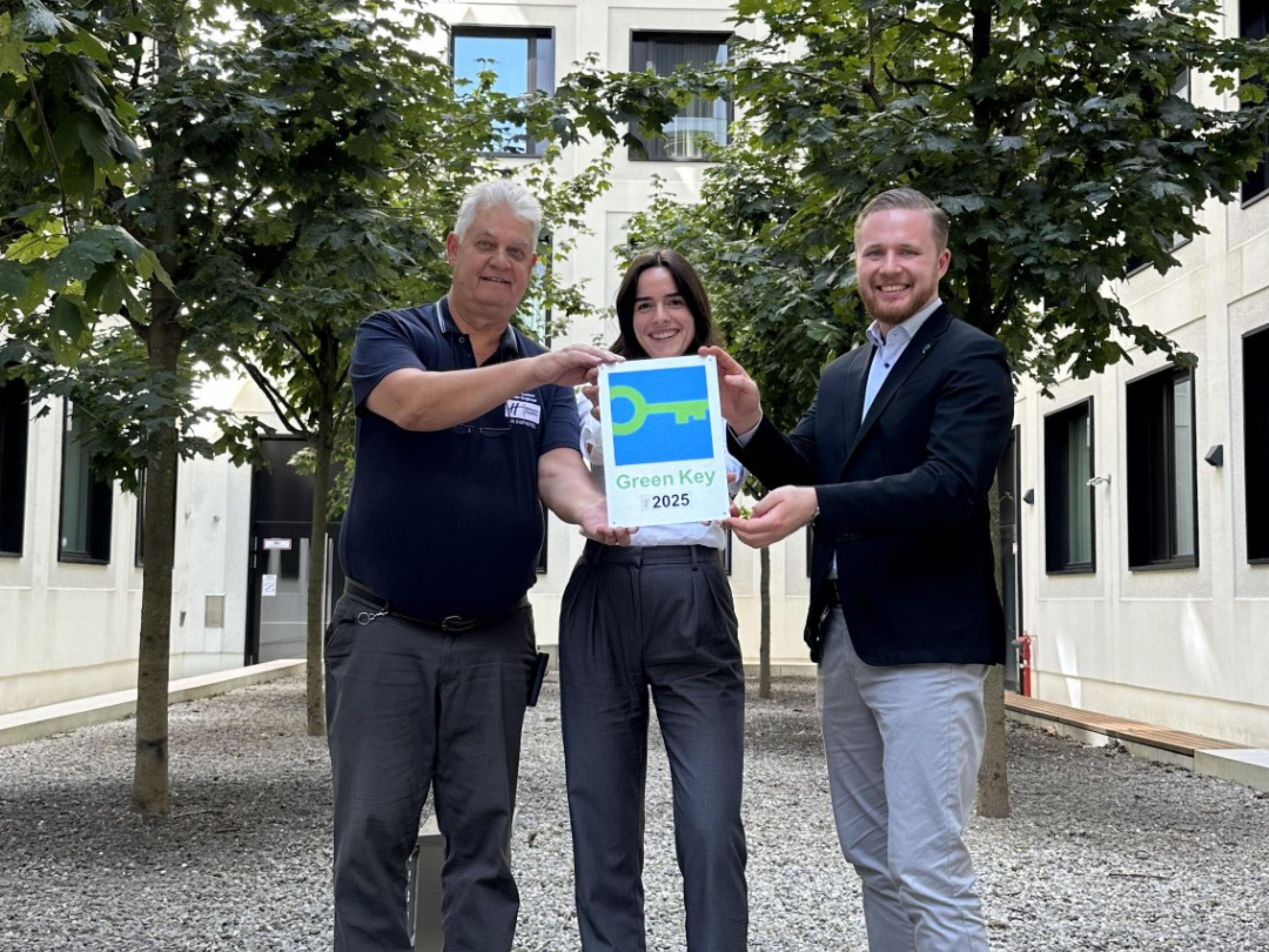 We were certified as a sustainable hotel by the international Green Key association in summer 2024. For this, we had to meet a number of requirements in the areas of sustainability management, water, waste, energy and much more! See for yourself and help us take a step towards sustainable travel.